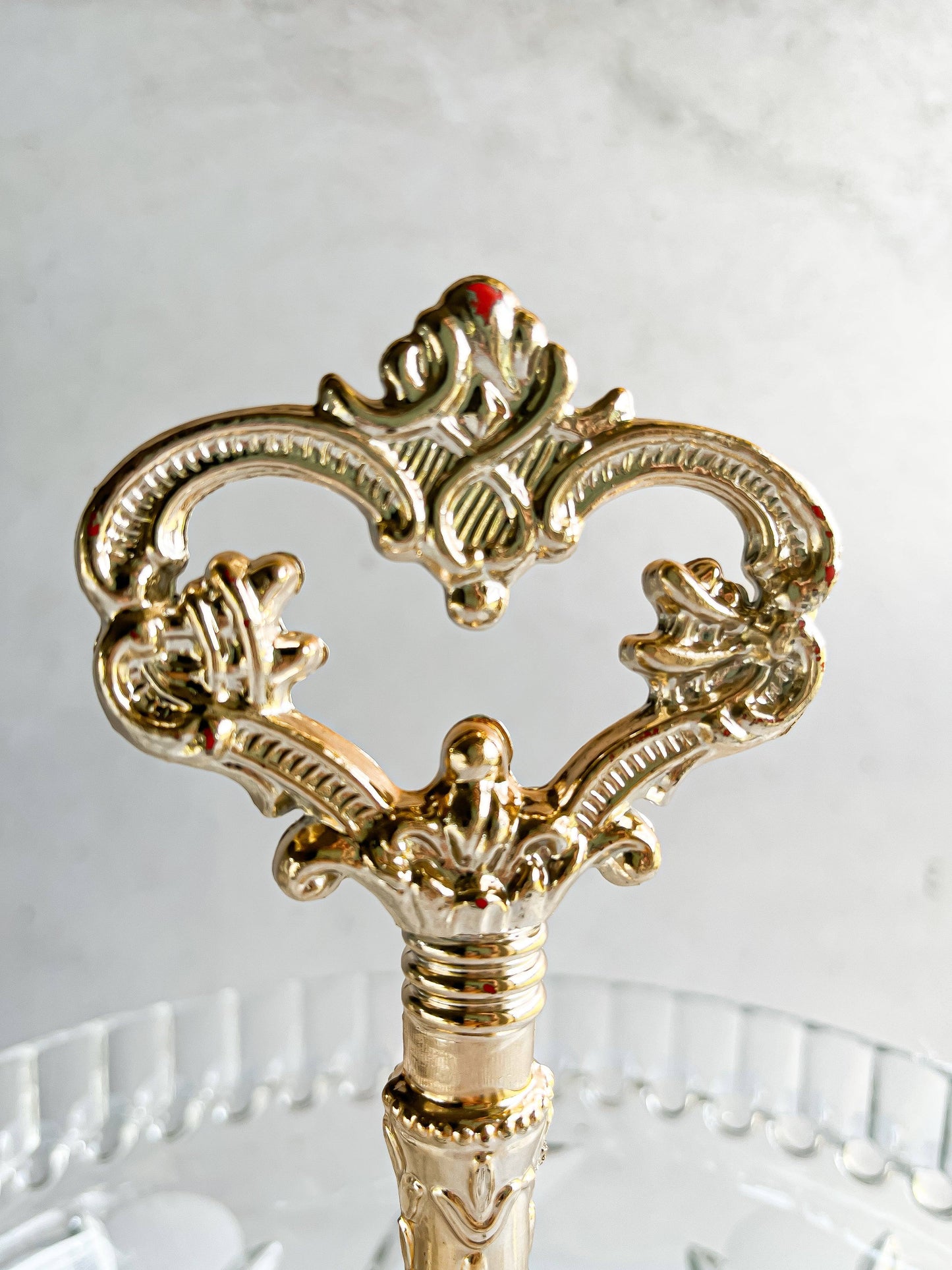 Hand-Cut Glass Centrepiece with Plastic Golden Accents - Made in Italy - SOSC Home