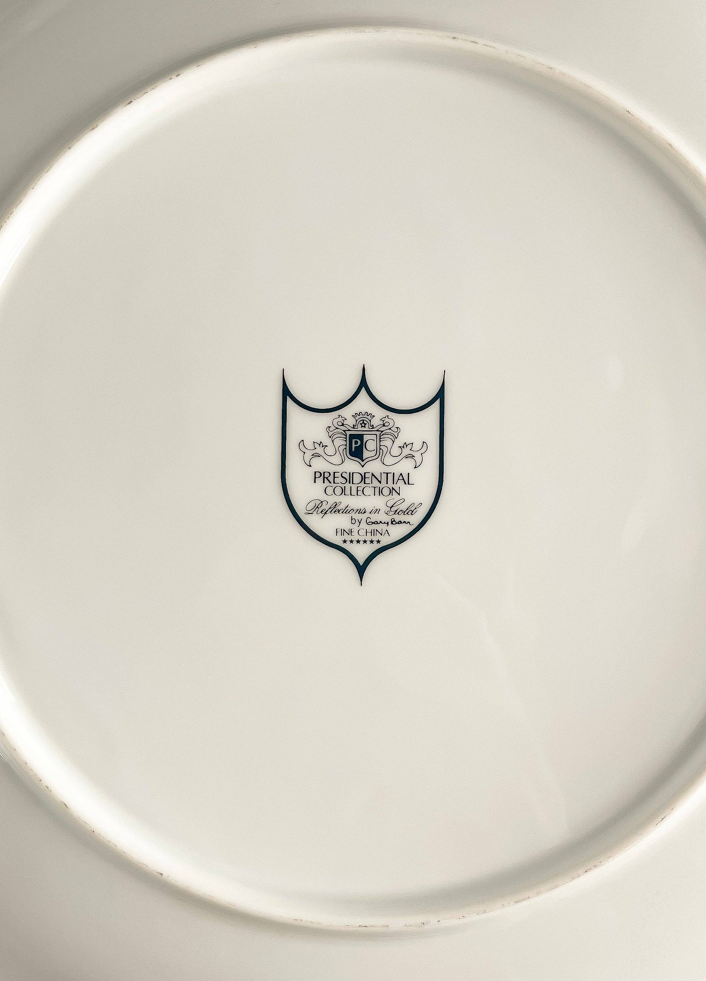 Presidential Collection 31cm Round Serving Platter - 'Reflections in Gold' Collection - SOSC Home