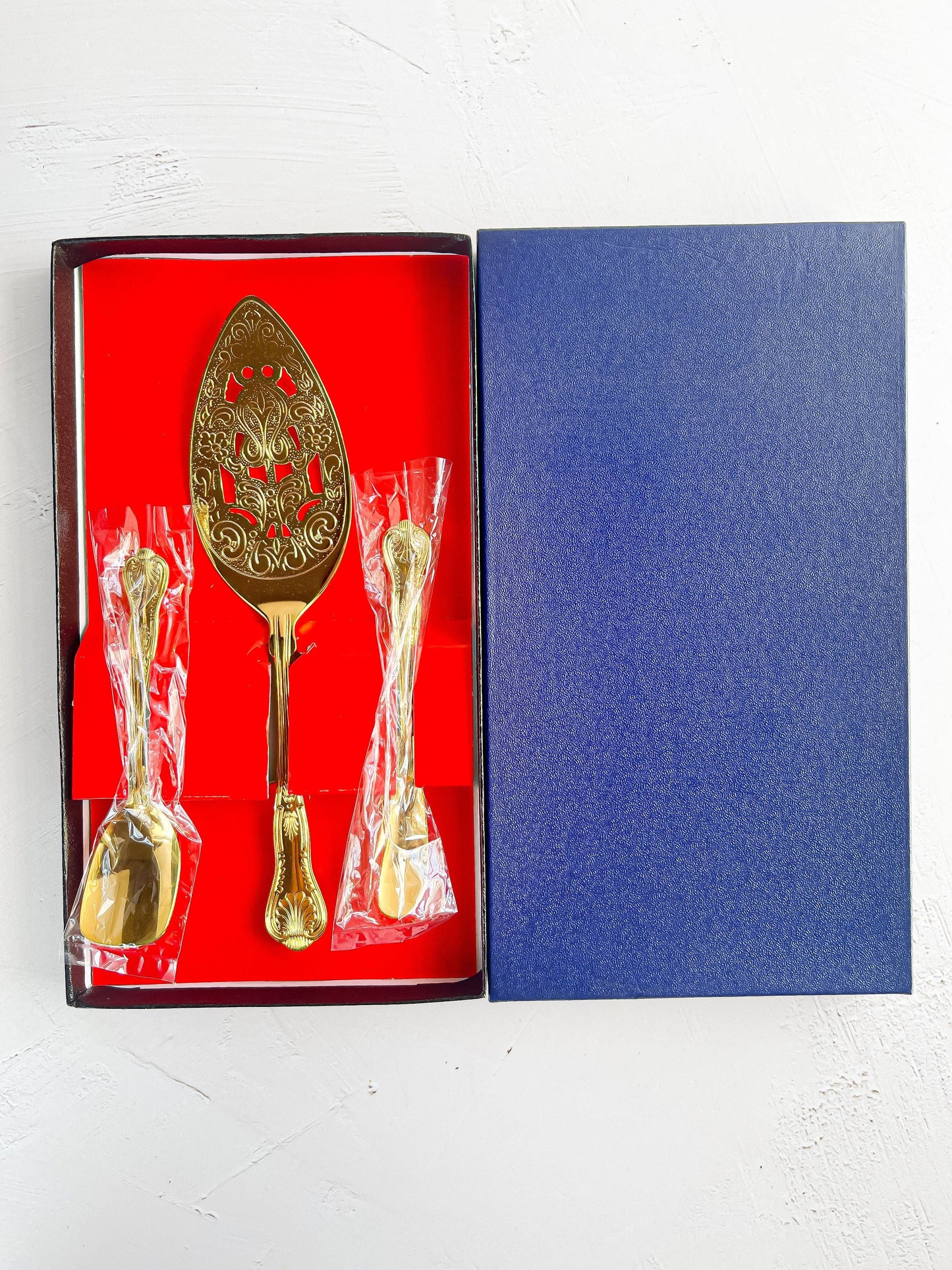 24 Carat Gold-Plated Serving Set with Cake Lifter, Jam Spoon, Butter Knife - 'Kings' Pattern - SOSC Home