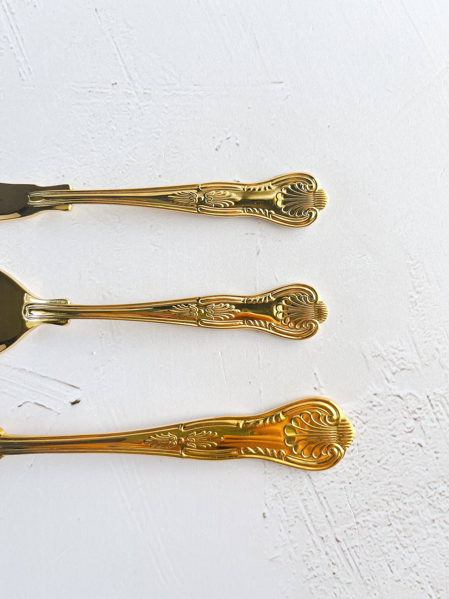 24 Carat Gold-Plated Serving Set with Cake Lifter, Jam Spoon, Butter Knife - 'Kings' Pattern - SOSC Home