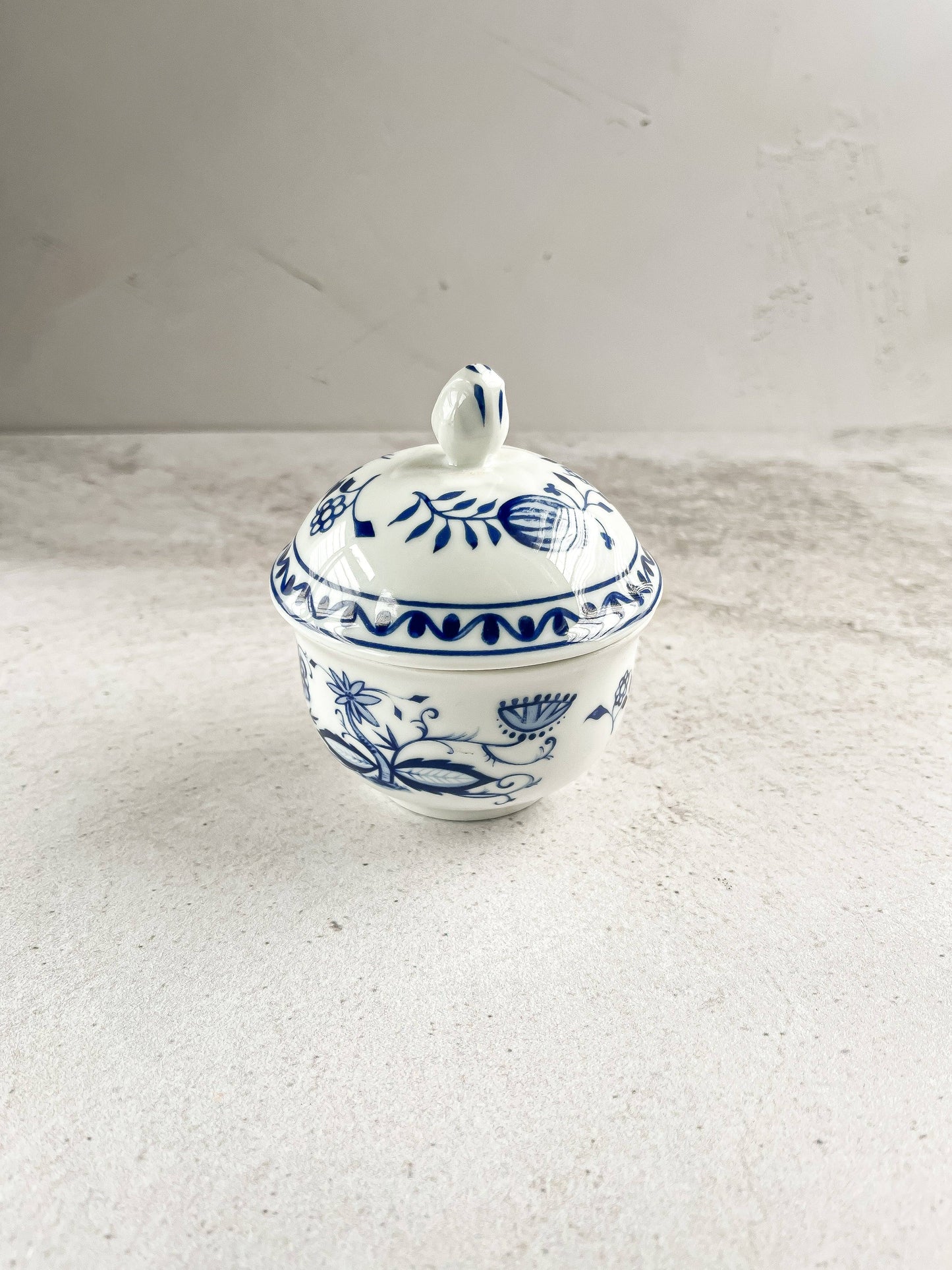 Kahla Sugar Bowl & Lid - ‘Zwiebelmuster’ (Blue Onion) Collection - SOSC Home