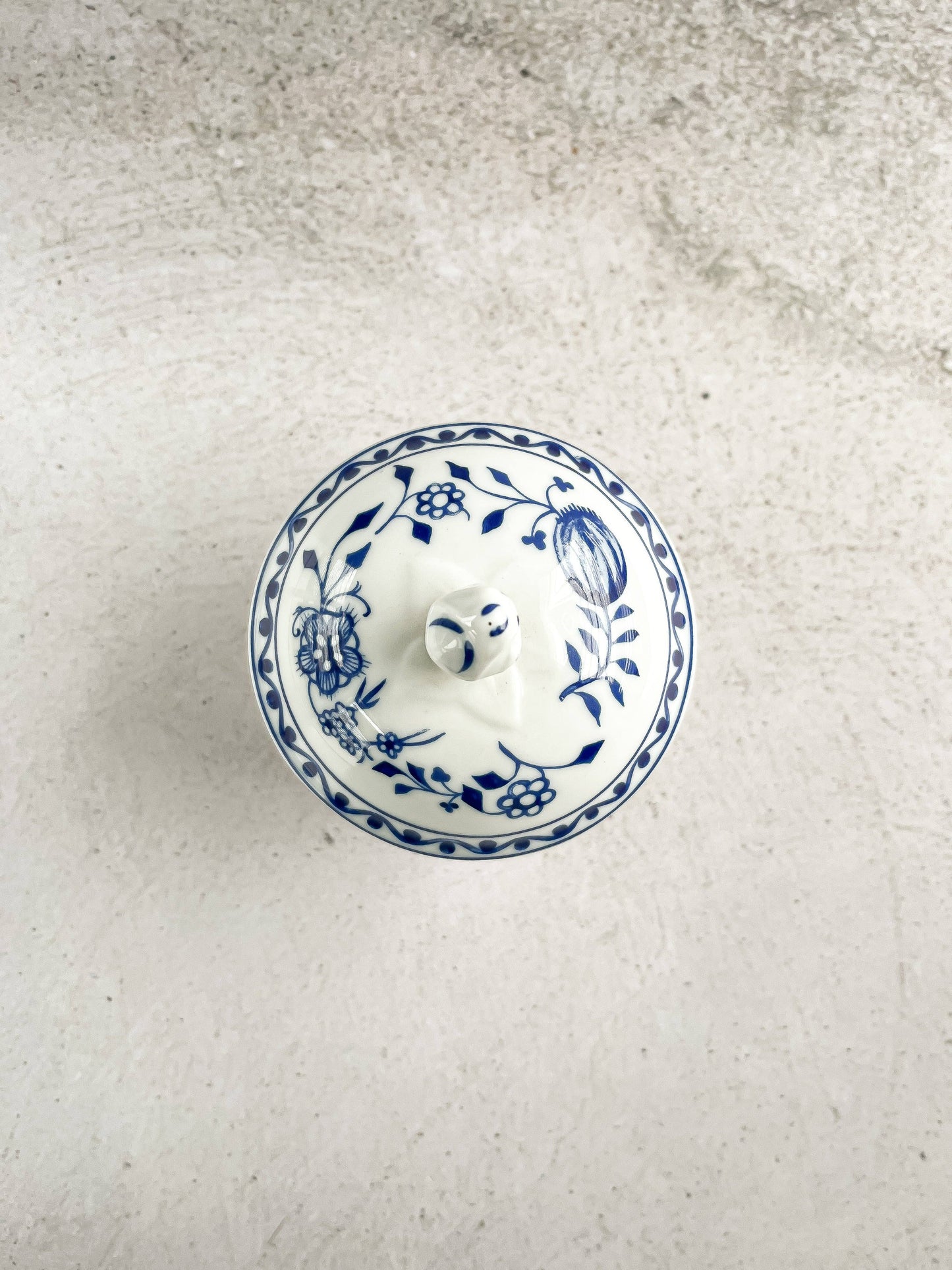 Kahla Sugar Bowl & Lid - ‘Zwiebelmuster’ (Blue Onion) Collection - SOSC Home