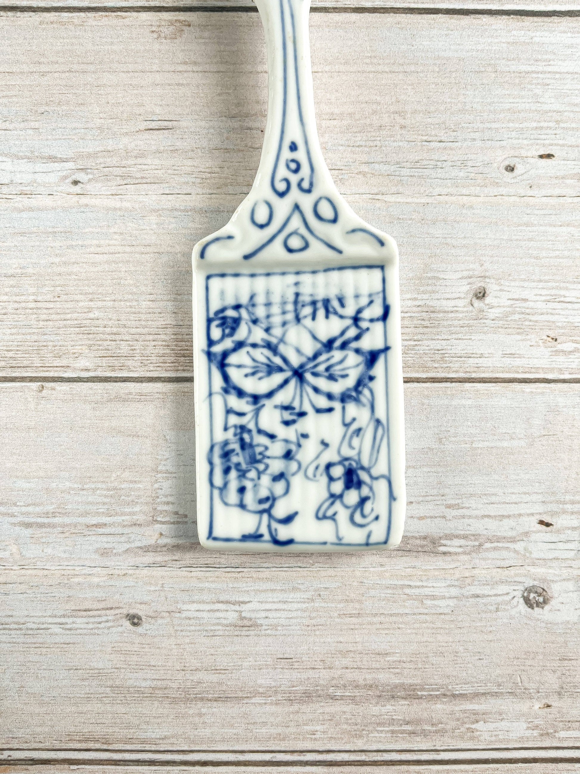 Porcelain Kitchen Utensil - ‘Blue Onion’ Pattern - SOSC Home