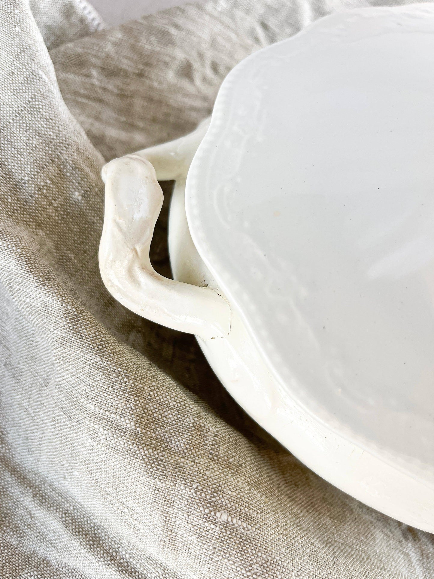Alfred Meakin White Ceramic Covered Vegetable Tureen - SOSC Home