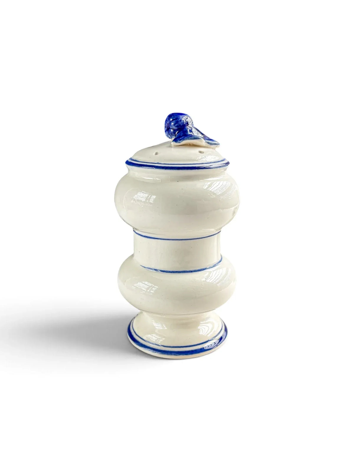 Reverse of an Arnart Blue Onion salt shaker showing white glaze and cobalt blue banding