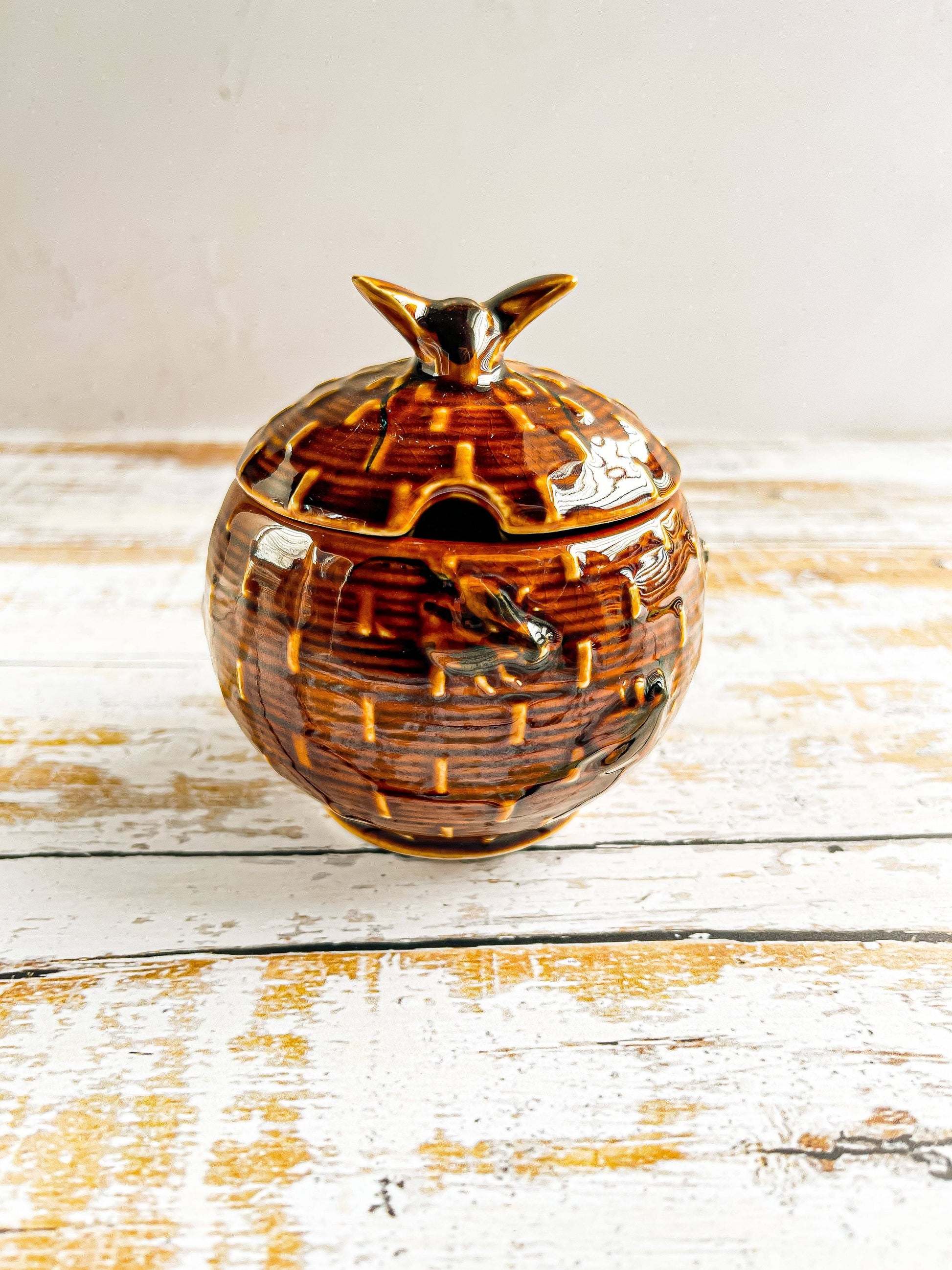 Ceramic Honey Pot - Basketweave Pattern with Bee Lid - SOSC Home