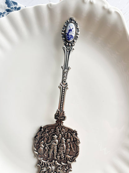 Decorative Silver-Plated Pastry Lifter with Delftware Insert - SOSC Home