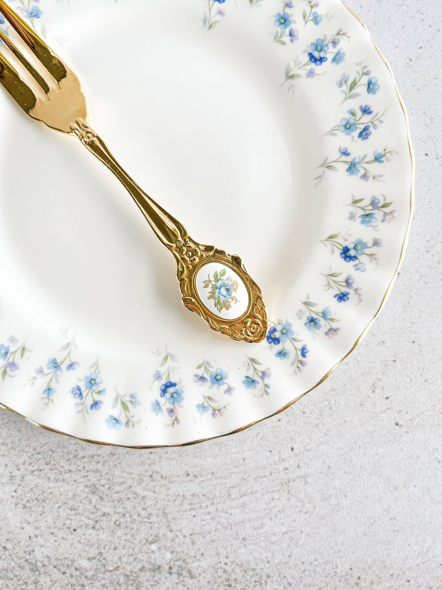 Eetrite 24k Gold-Plated Cake Forks with Floral Medallion - Set of 6 - SOSC Home