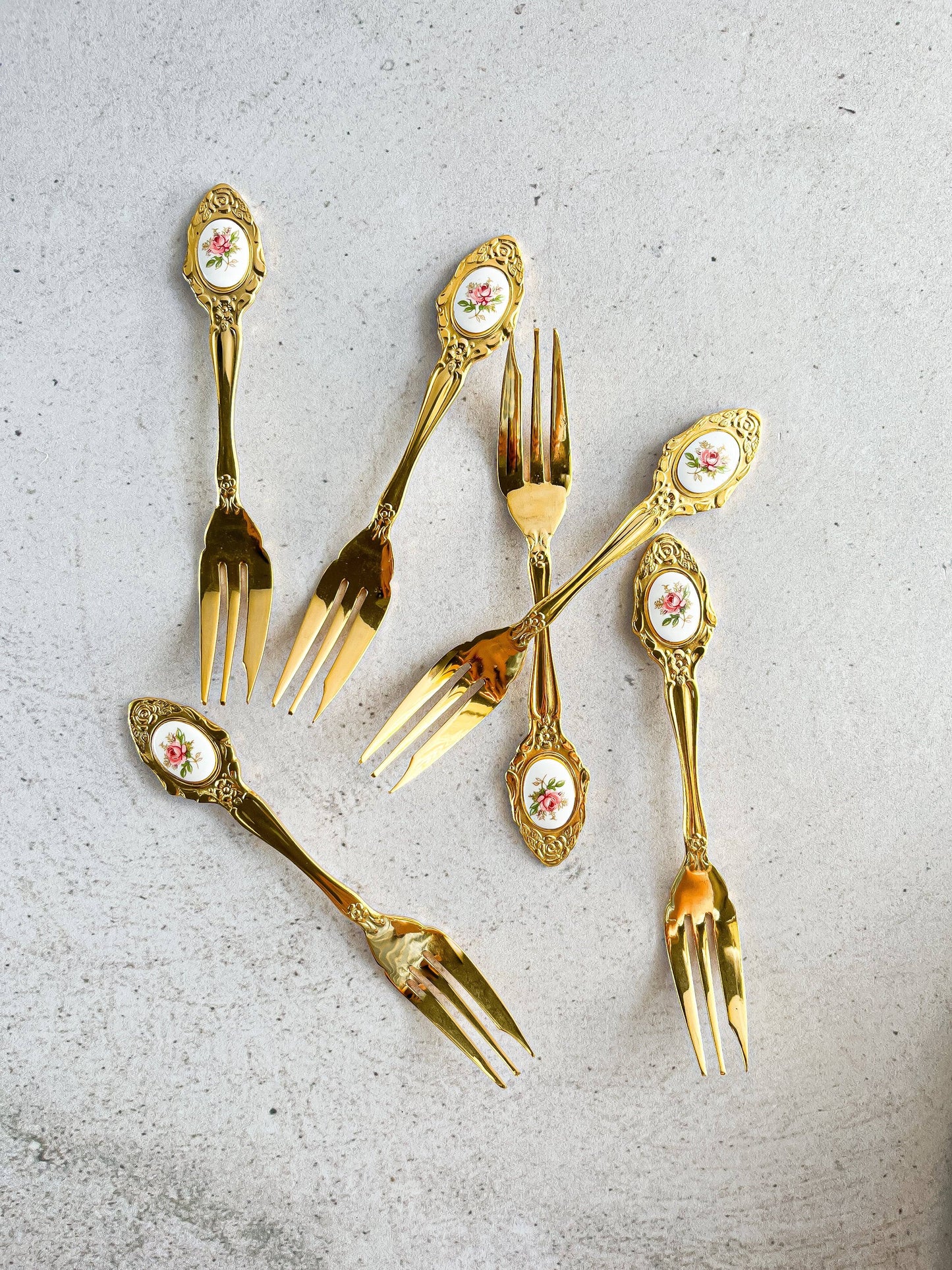 Eetrite Set of 6 Gold-Plated Cake Forks - Pink Floral Medallion - SOSC Home