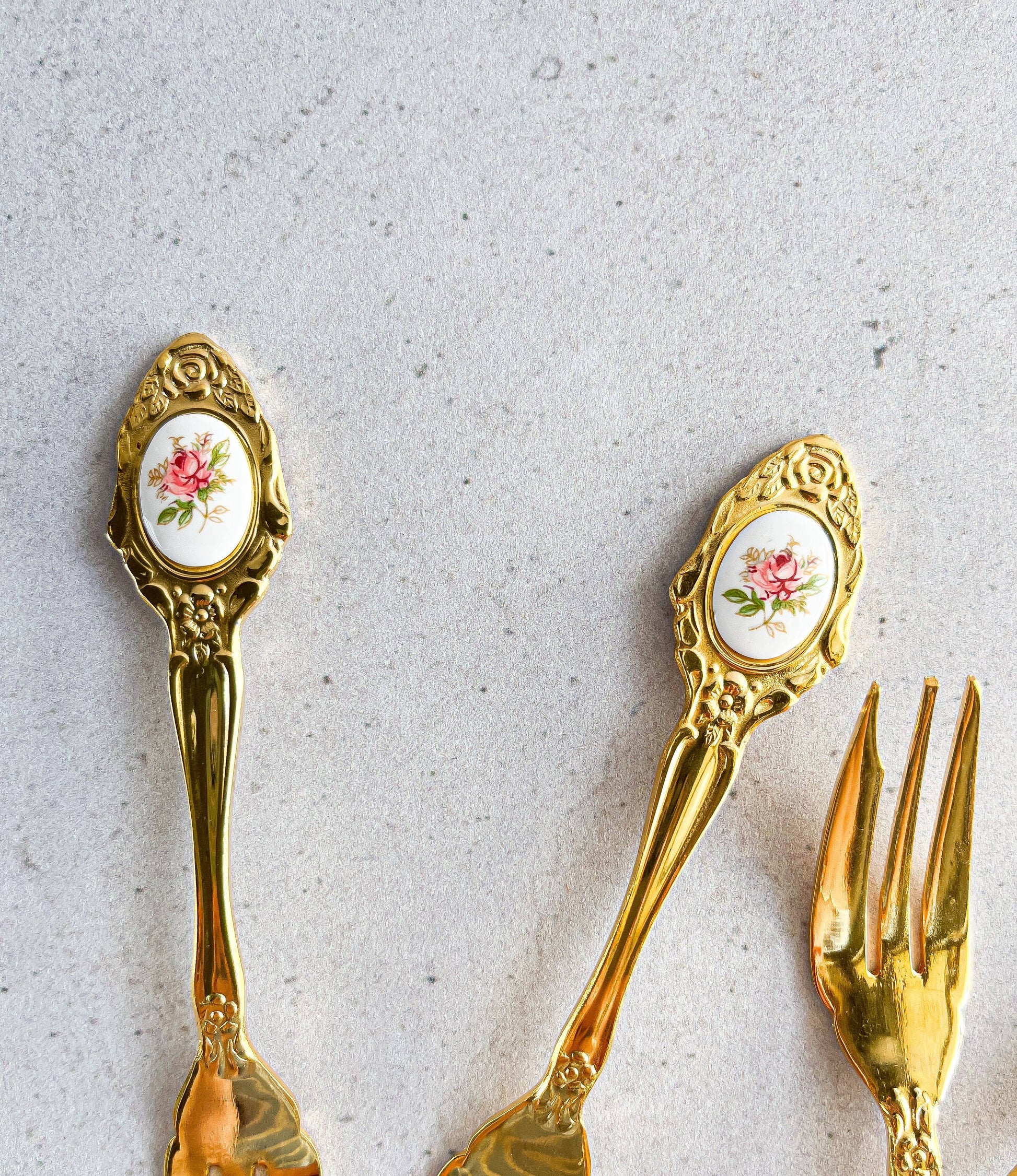 Eetrite Set of 6 Gold-Plated Cake Forks - Pink Floral Medallion - SOSC Home