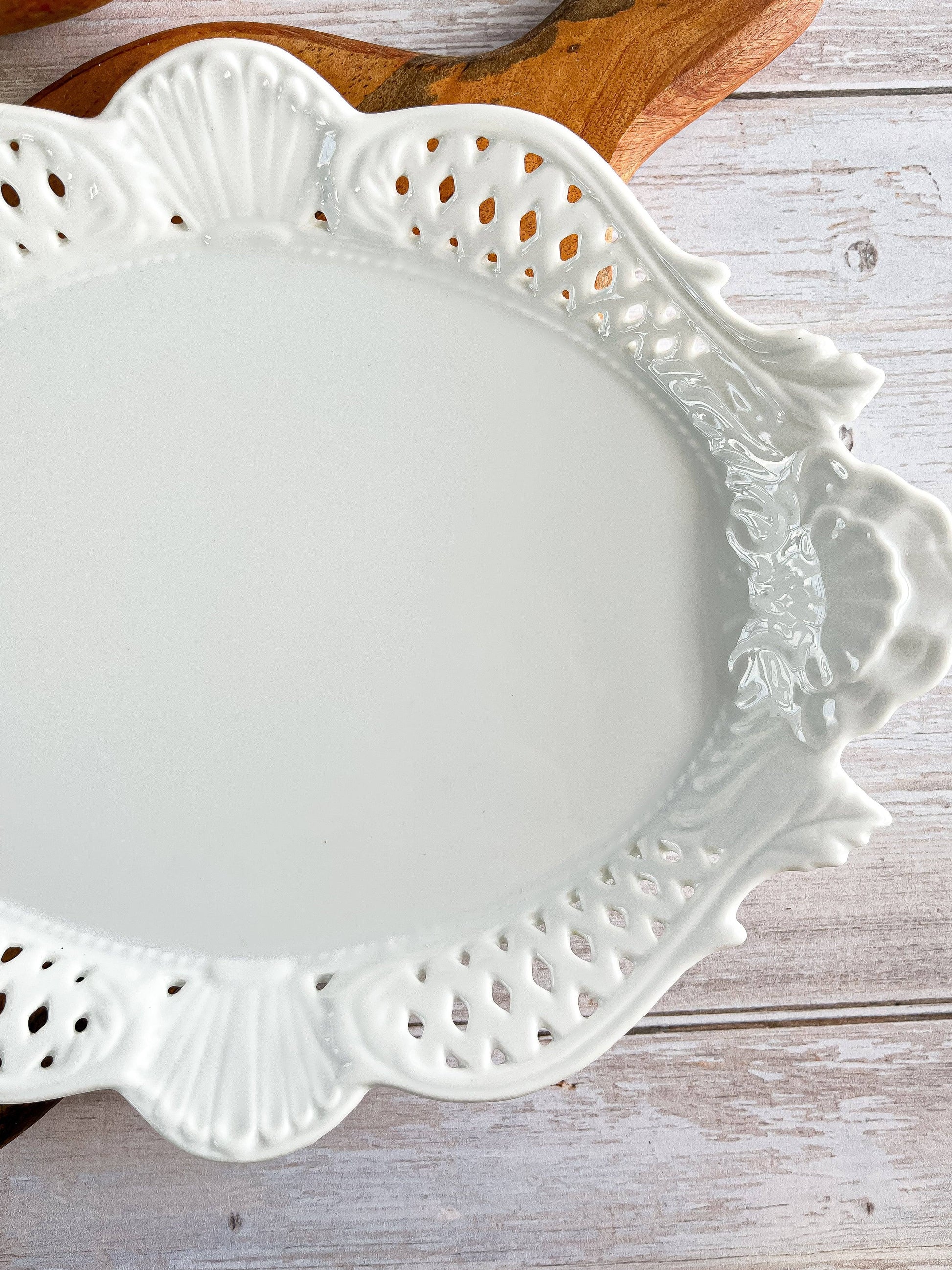 Elegant White Ceramic Pierced Pattern Decorative Tray with Scalloped Edges - SOSC Home