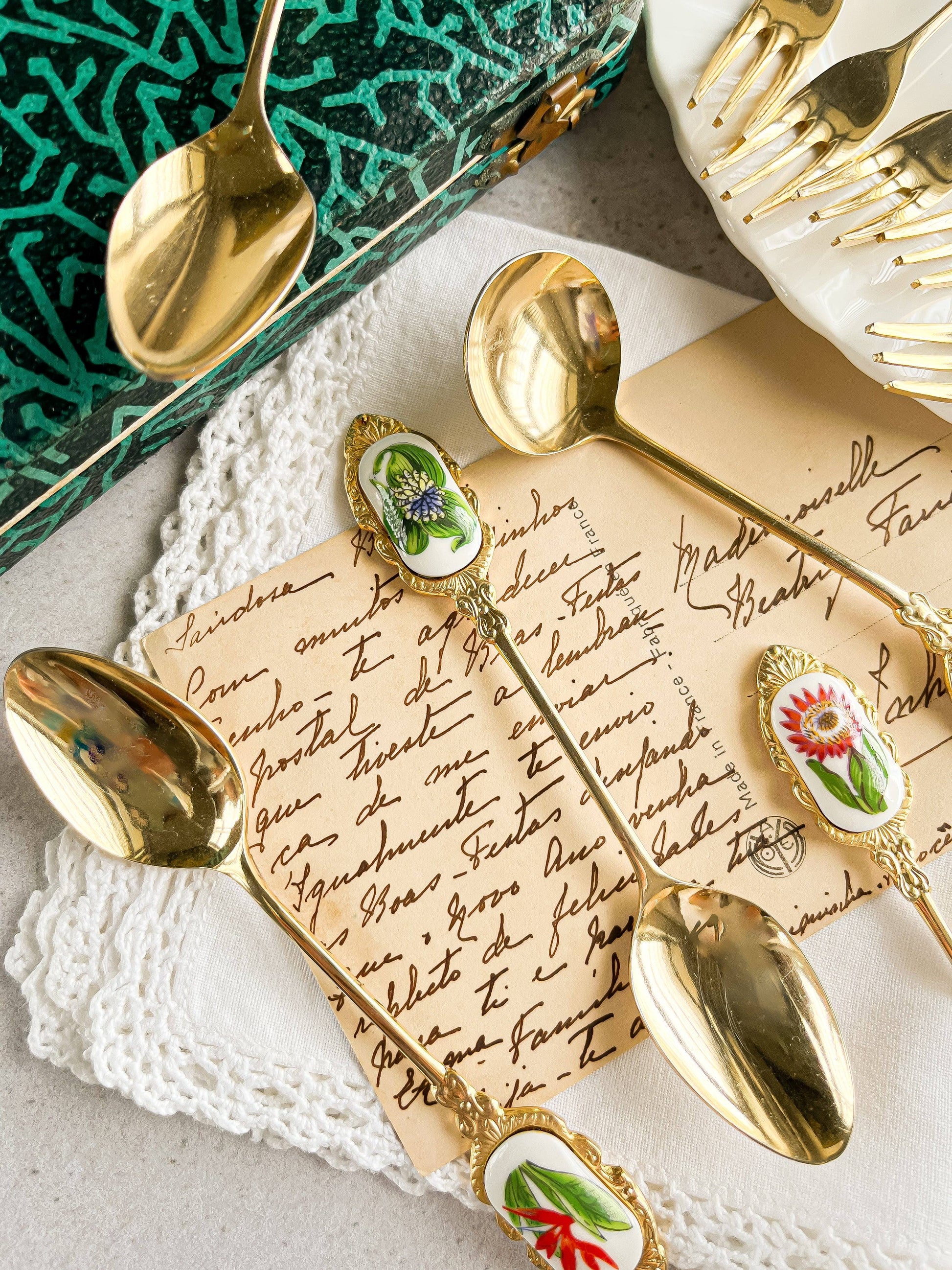 Gold-Plated Flatware Set with Floral Medallions Teaspoons,
