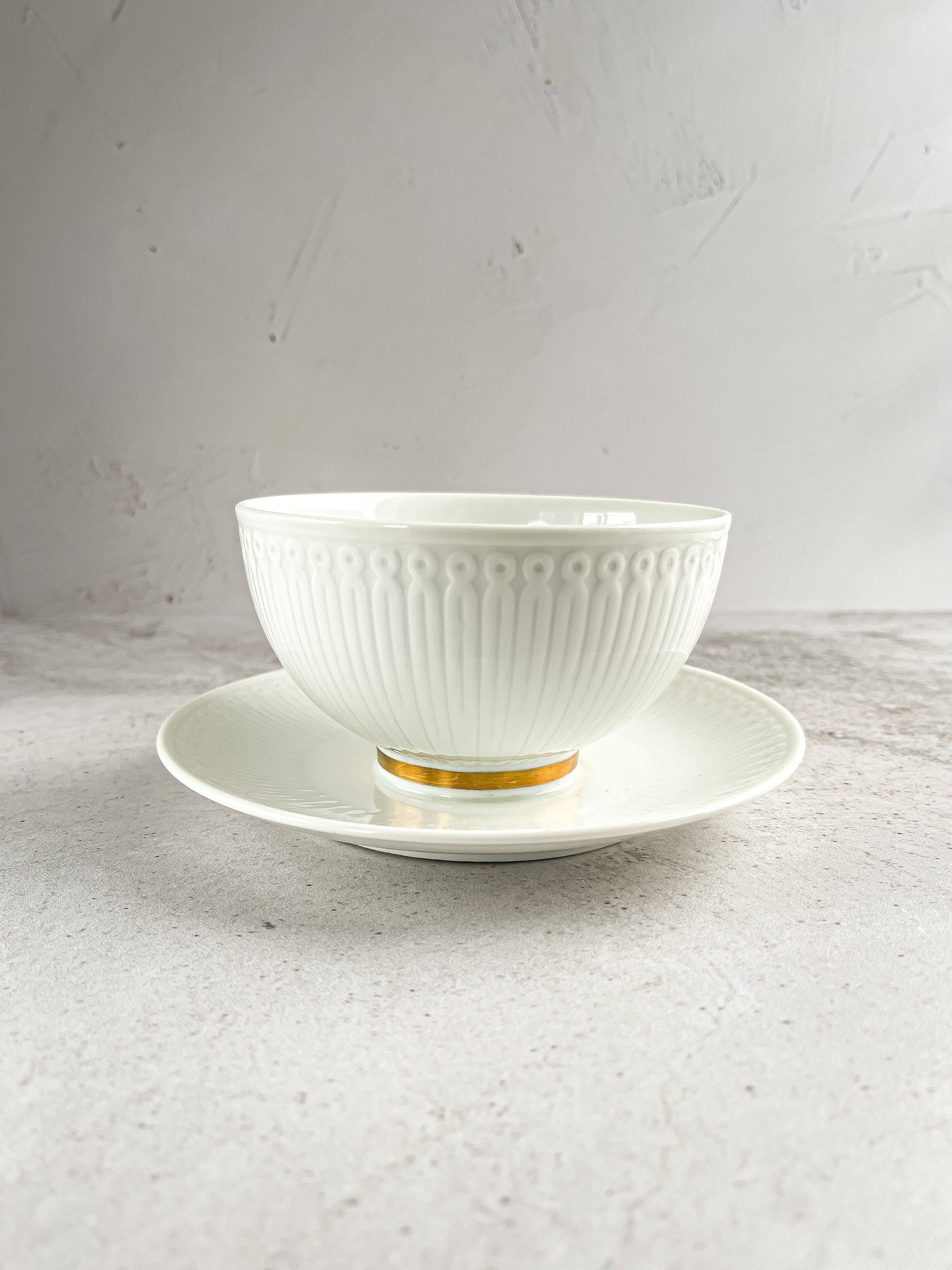 Hutschenreuther Gravy Boat with Attached Saucer - ‘Elite’ Collection with Gold Trim - SOSC Home