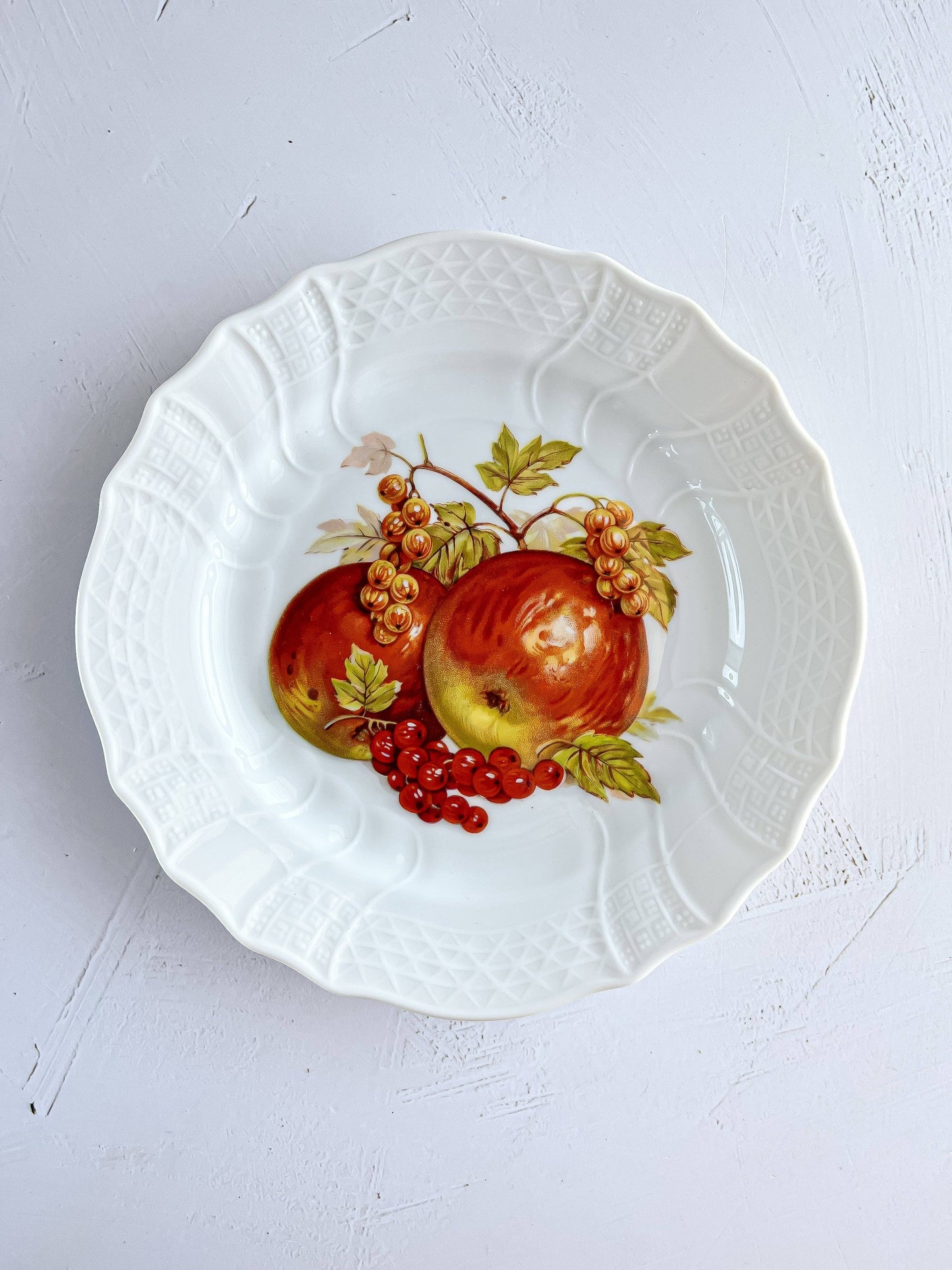 Hutschenreuther Luncheon Plate - ‘Dresden’ Collection - Unnamed Pattern with Apple Design - SOSC Home