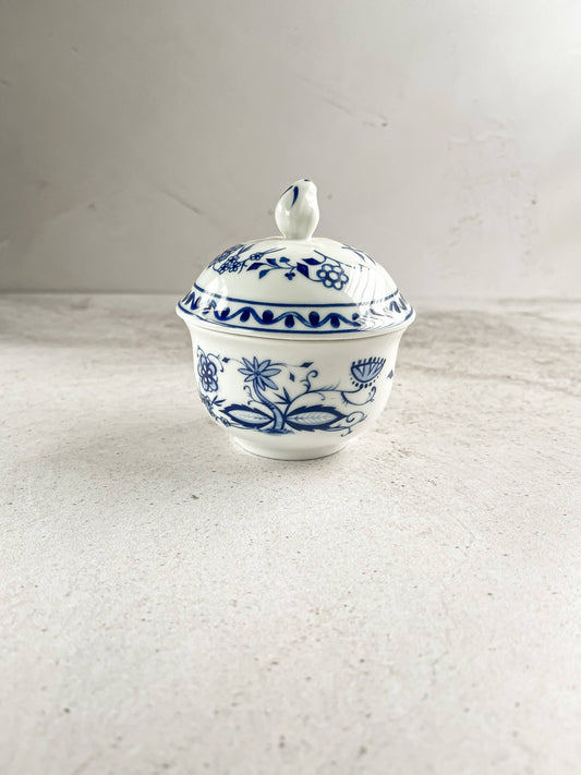 Kahla Sugar Bowl & Lid - ‘Zwiebelmuster’ (Blue Onion) Collection - SOSC Home