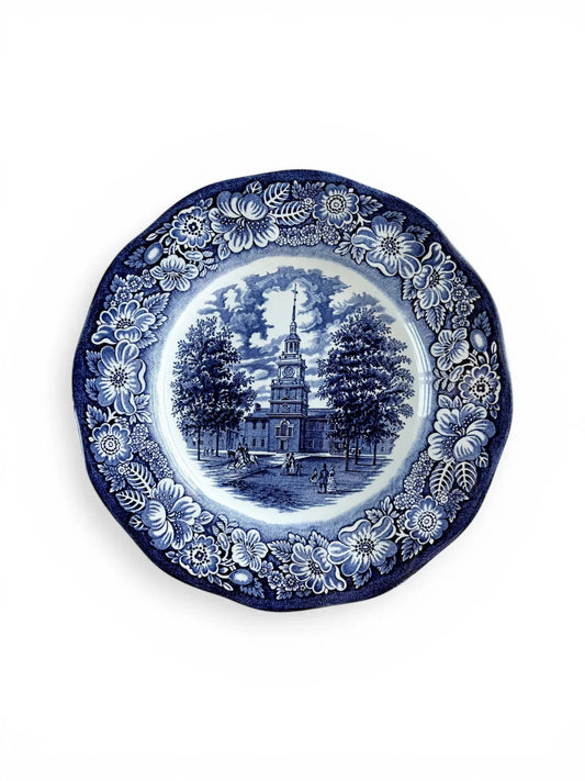 Liberty Blue 25.3 cm dinner plate featuring a central Independence Hall scene and a dense wild rose floral border in cobalt blue transferware.