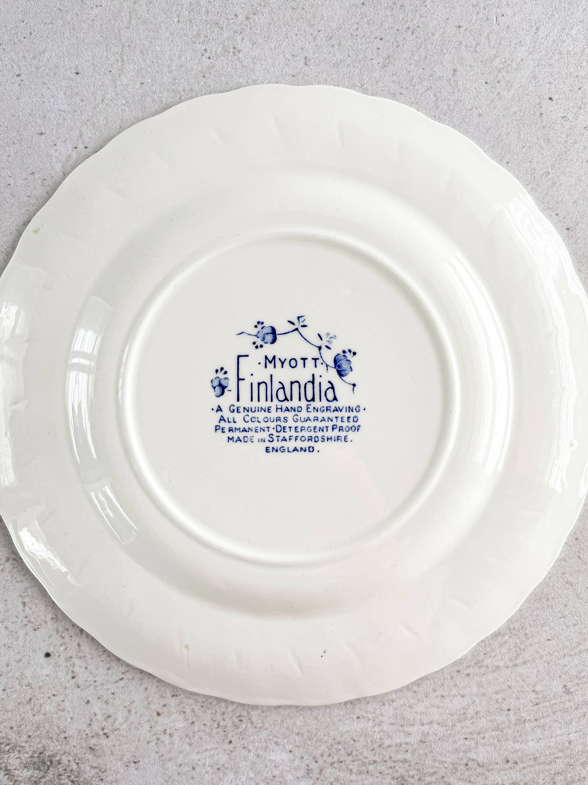 Myott 'Finlandia' 6-Piece Place Setting - 23 Pieces with Dinner, Luncheon, Dessert Plates, and Cereal Bowls - SOSC Home