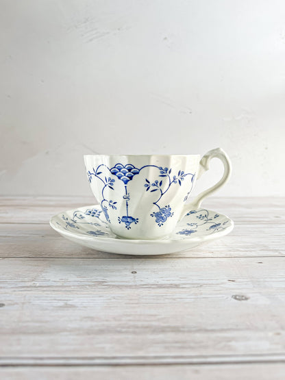 Myott 'Finlandia' Cup and Saucer Set of 6 with 2 Extra Cups & Saucers - Creamer and Open Sugar Bowl Included - SOSC Home