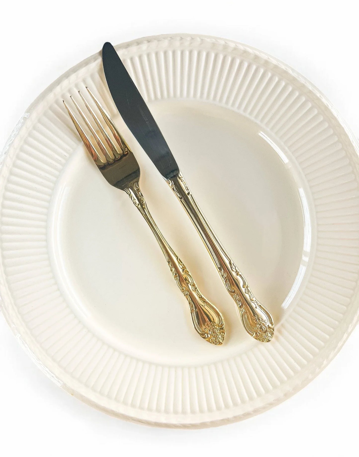Oneida Gold-Plated Dinner Cutlery Set – 6 Forks & 6 Knives | ‘Golden Malmaison’ Pattern - SOSC Home