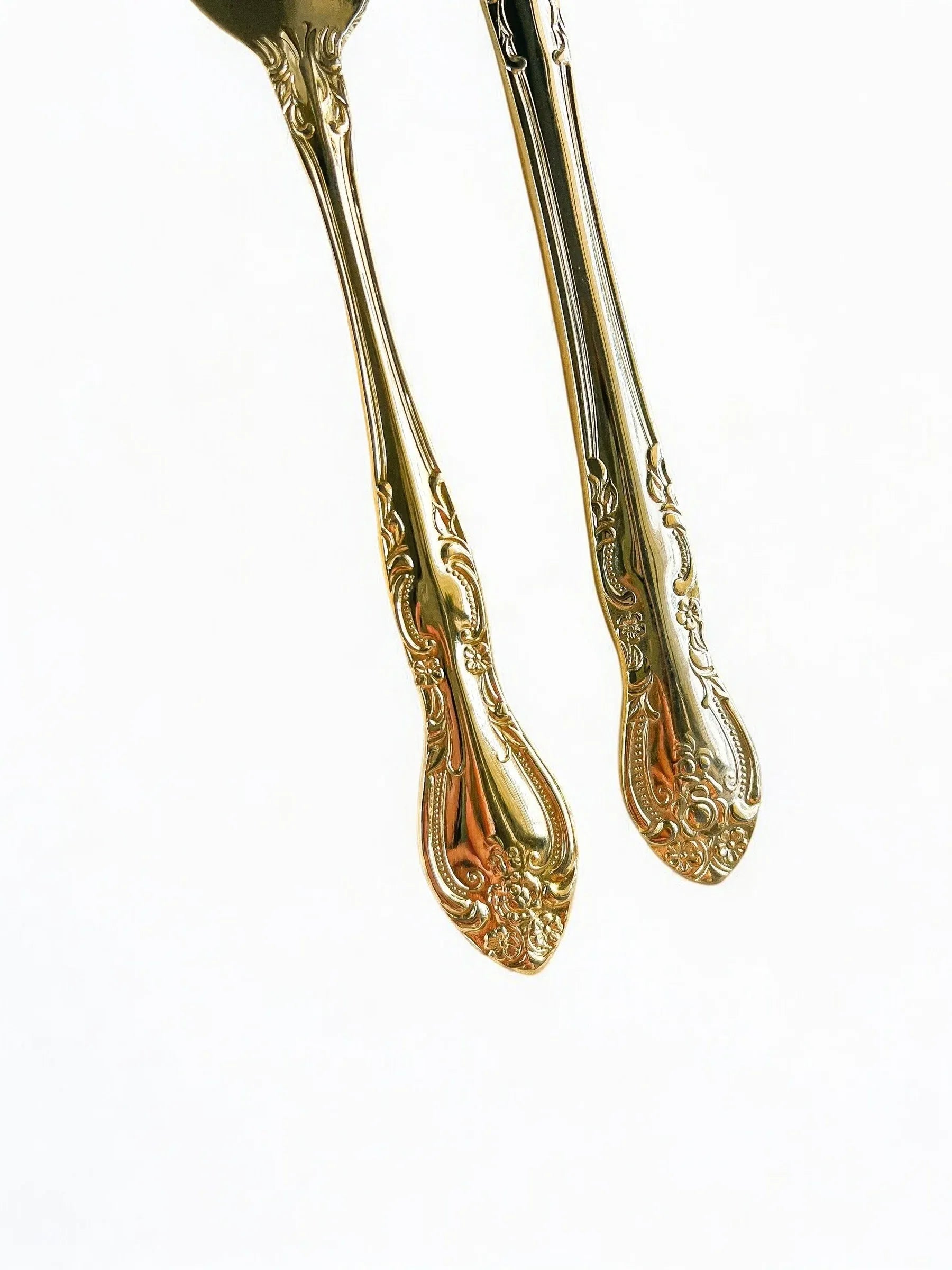 Oneida Gold-Plated Dinner Cutlery Set – 6 Forks & 6 Knives | ‘Golden Malmaison’ Pattern - SOSC Home