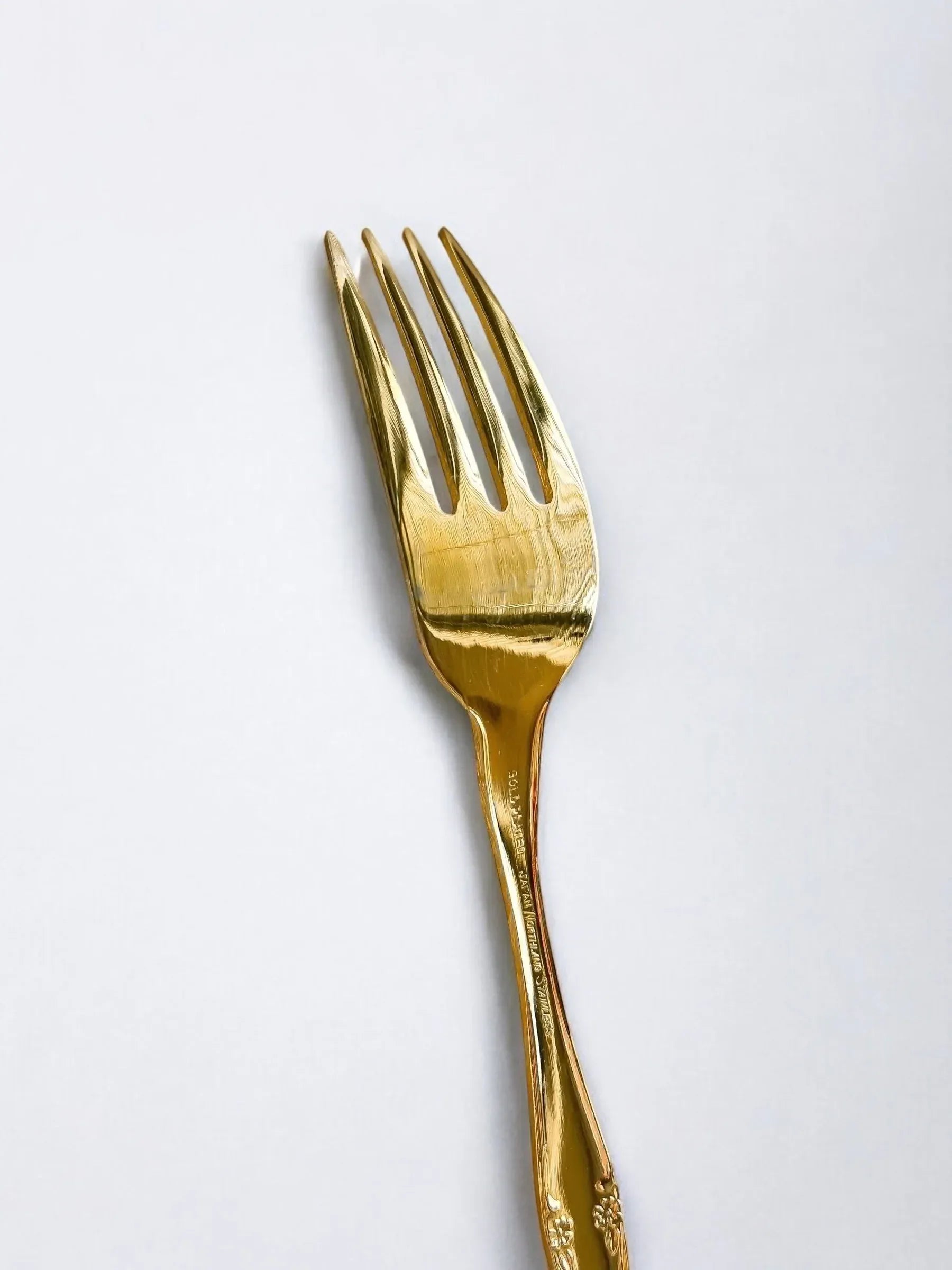 Oneida Gold-Plated Dinner Cutlery Set – 6 Forks & 6 Knives | ‘Golden Malmaison’ Pattern - SOSC Home