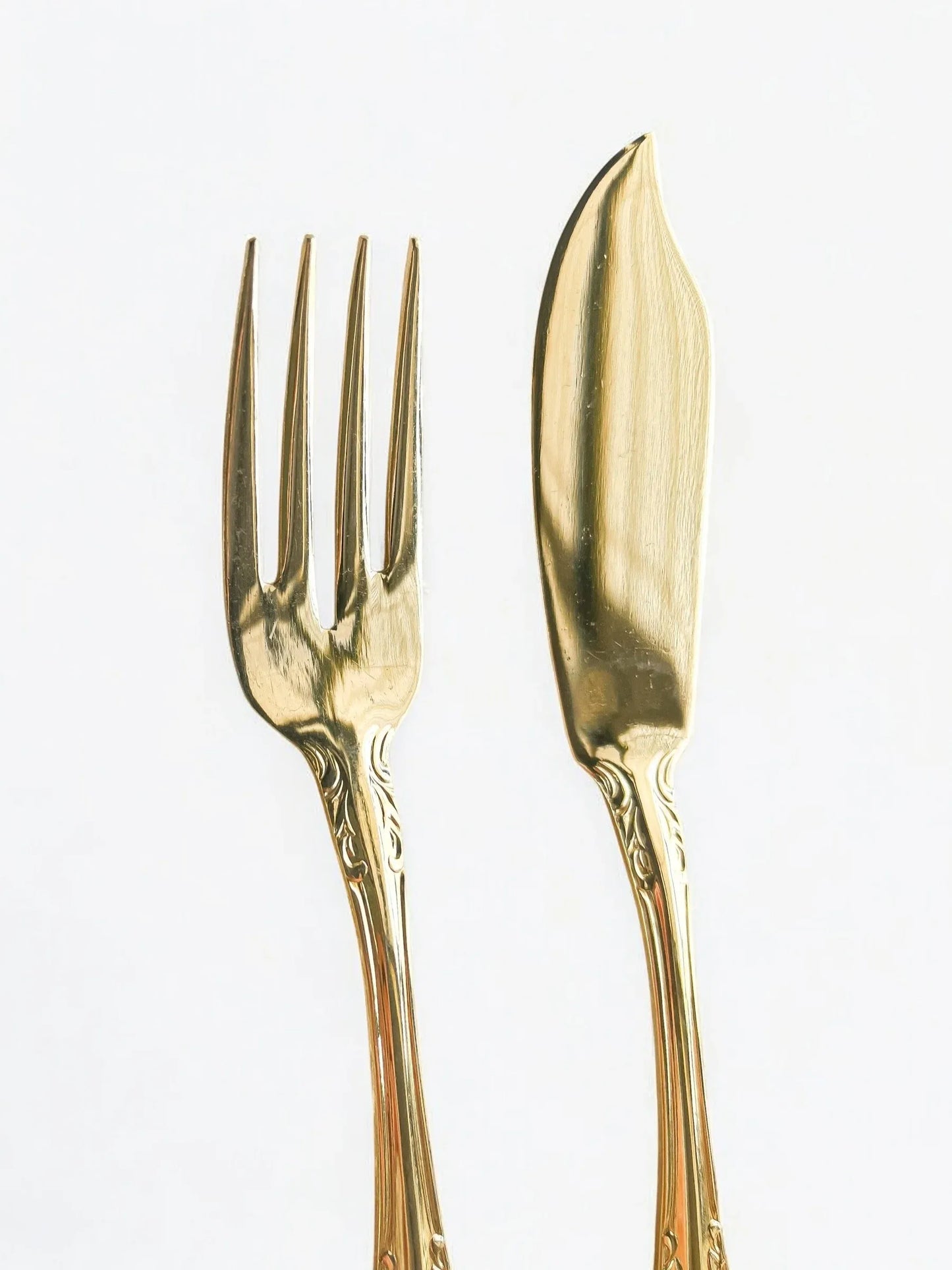 Oneida Set of 6 Gold-Plated Fish Cutlery – 6 Forks & 6 Knives | ‘Golden Malmaison’ Pattern - SOSC Home