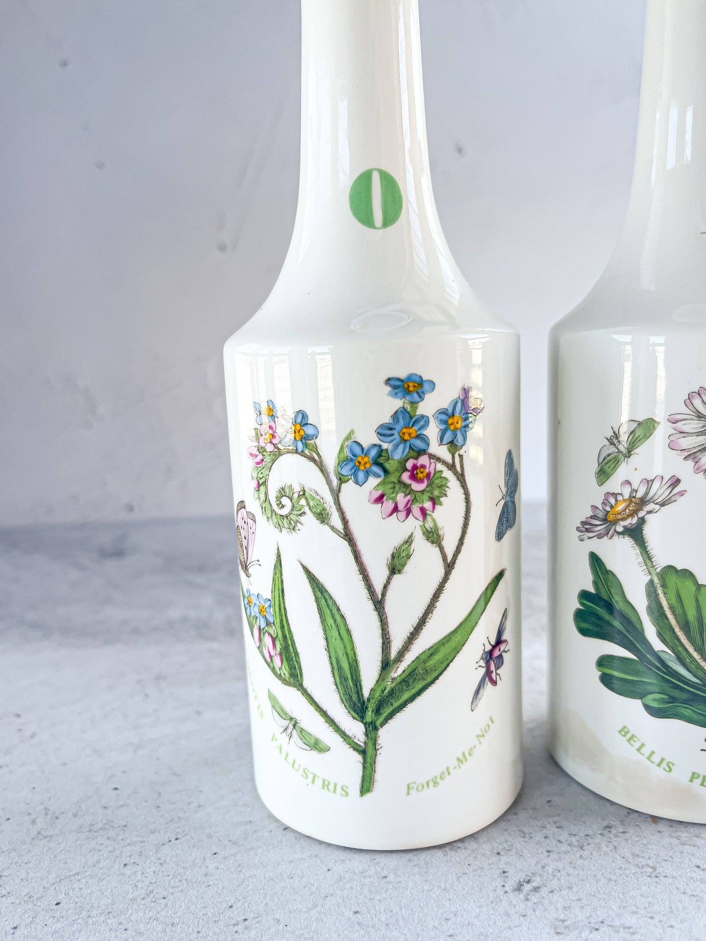 Portmeirion Botanic Garden Oil and Vinegar Set - 'Forget-Me-Not' & 'Daisy' Design - SOSC Home