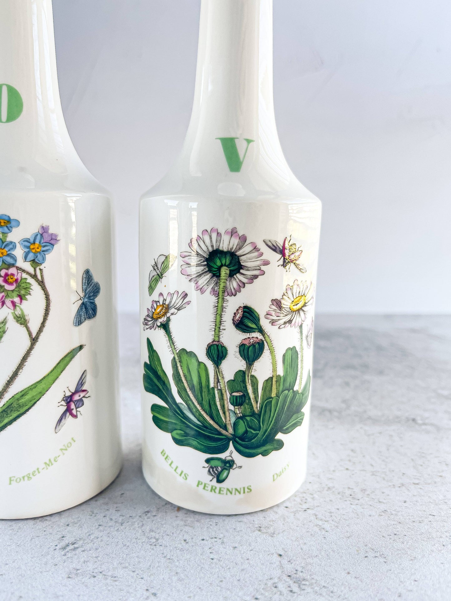 Portmeirion Botanic Garden Oil and Vinegar Set - 'Forget-Me-Not' & 'Daisy' Design - SOSC Home