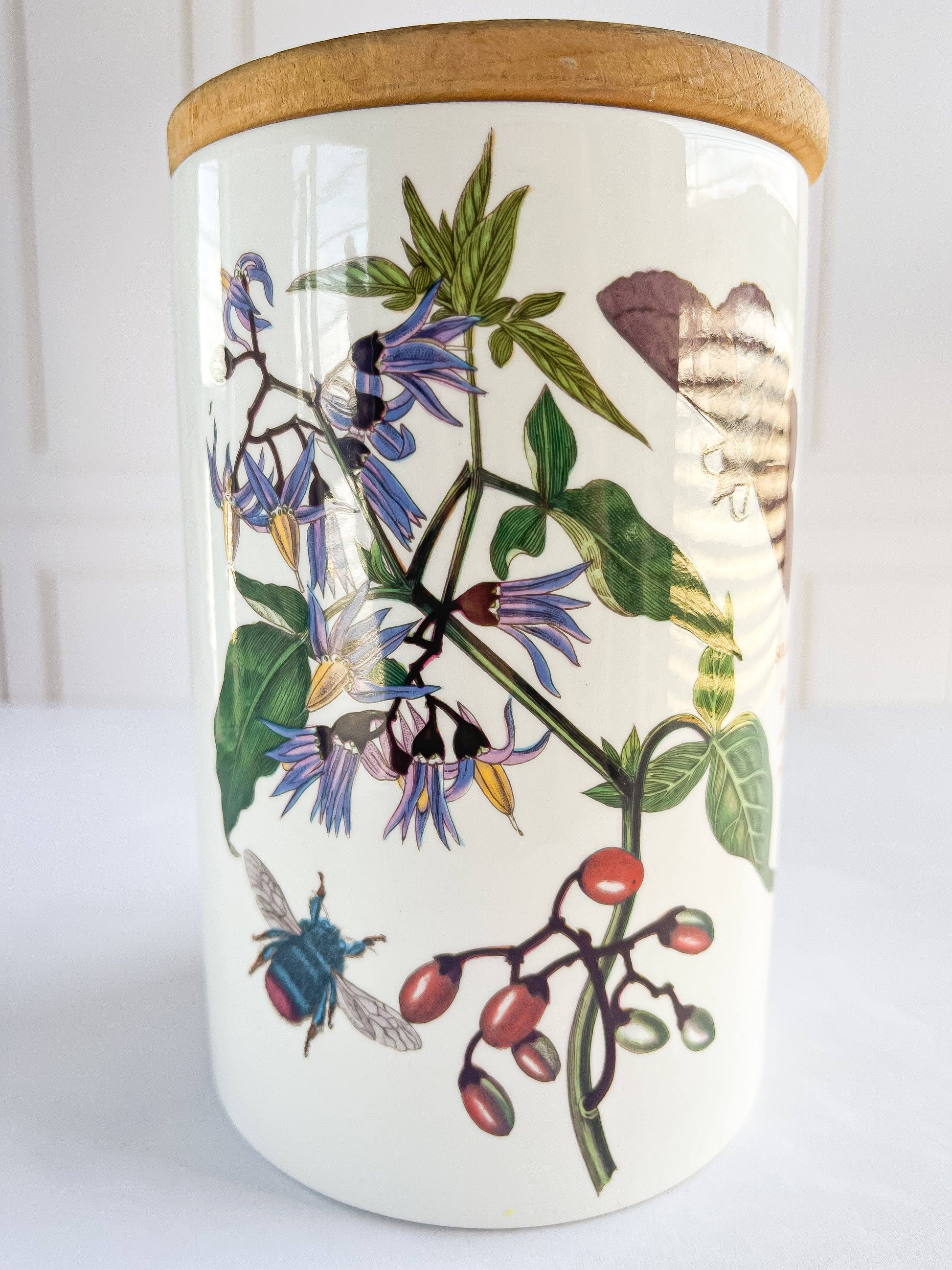 Portmeirion Botanic Garden Storage Jar with Wooden Lid – ‘Woody Nightshade’ Design - SOSC Home