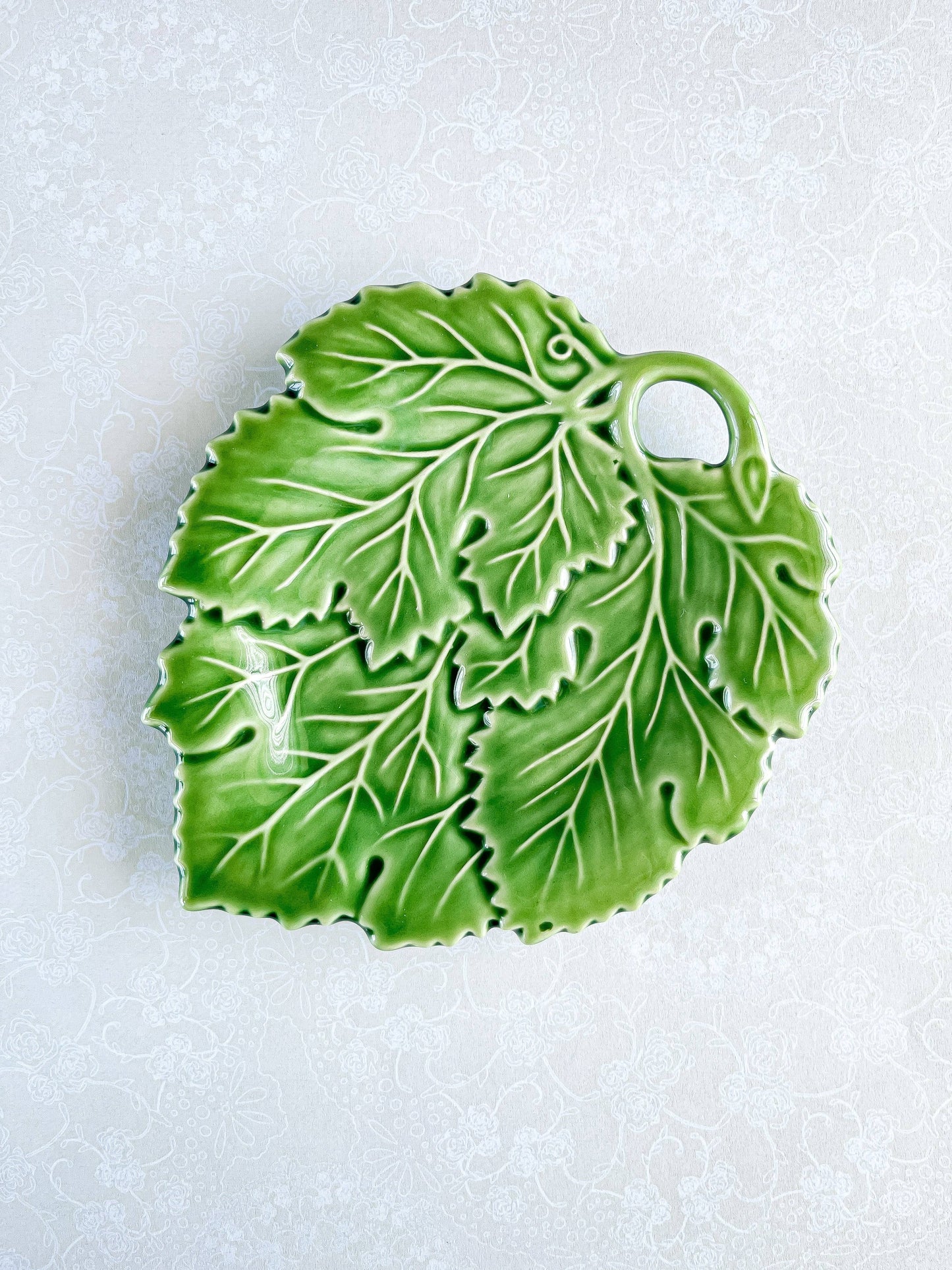Portuguese Green Majolica Leaf All-Purpose Dish – MMA-UPM Collaboration - SOSC Home