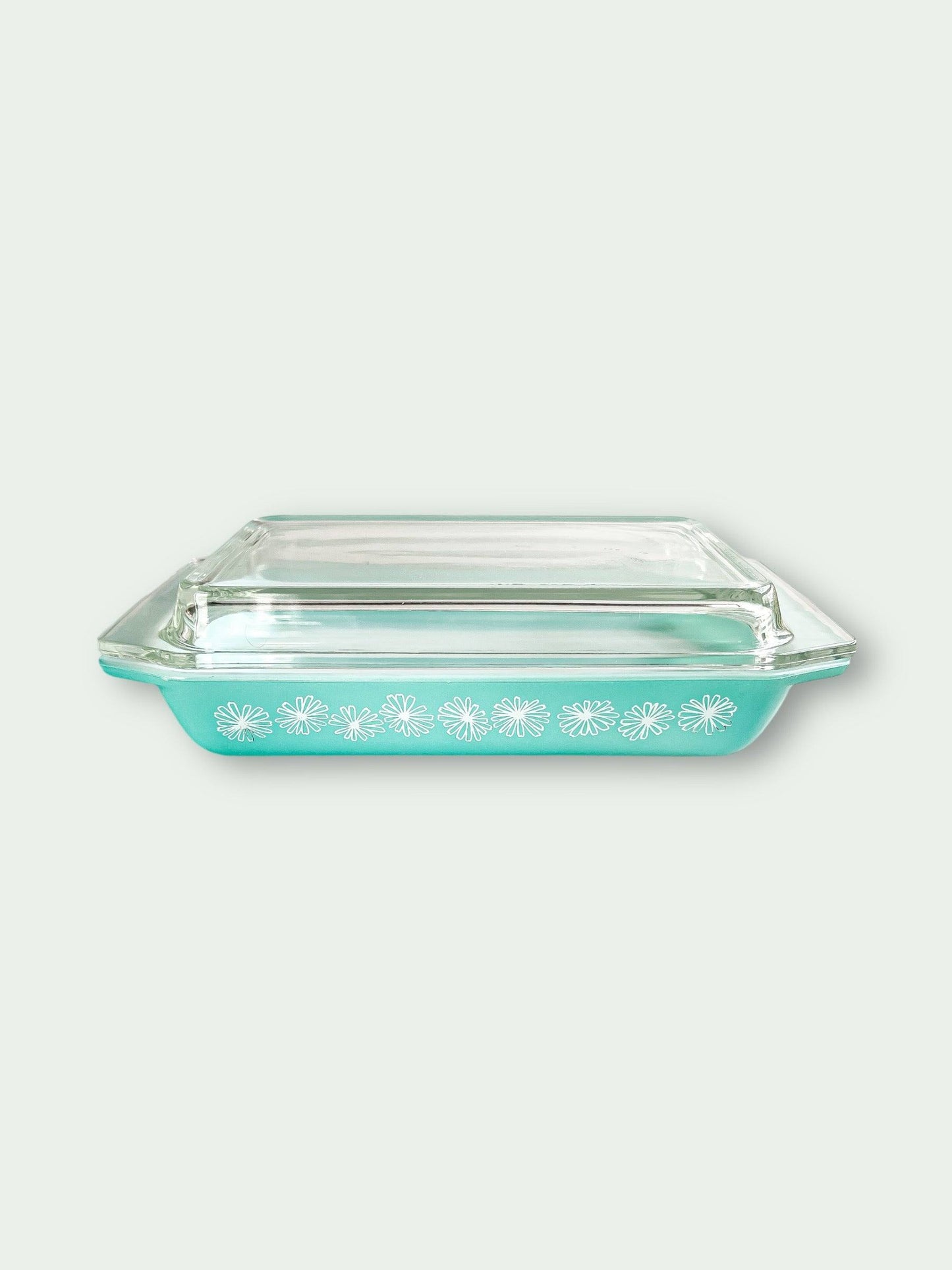 Pyrex 1.2 Litre Rectangular Covered Casserole Dish - Turquoise 'Daisy' Pattern - SOSC Home