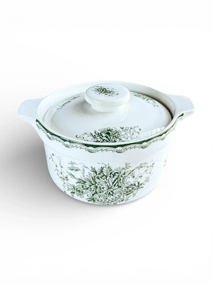 A side-view studio shot of the 22.4 cm Rörstrand Grön Anna rectangular lidded tureen, showing the forest green floral pattern and integrated handles on a white flintware body.