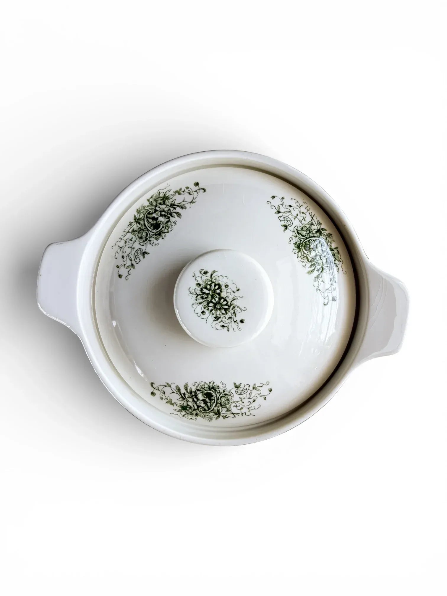 High-angle view of the Grön Anna tureen with its lid, highlighting the symmetrical green Neo-Rococo floral clusters and the central lid knob.