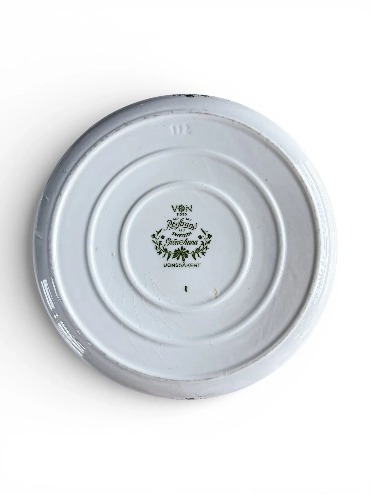 The underside of the tureen base displaying the green Rörstrand logo, the VDN F555 quality mark, and the Swedish "UGNSSÄKERT" (Ovenproof) designation.