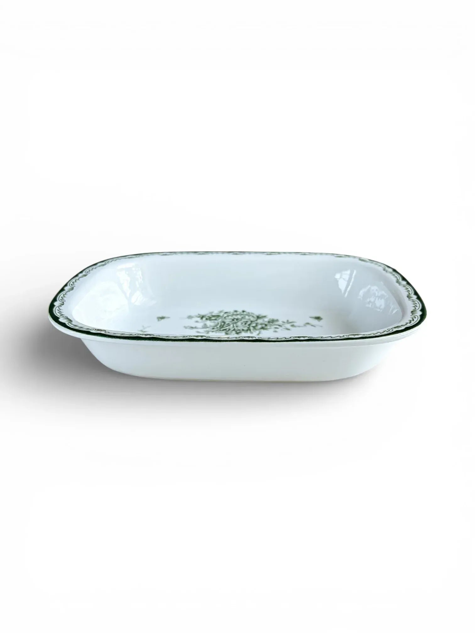 Side profile of the Grön Anna serving dish highlighting its 4.6 cm depth and scalloped decorative rim.