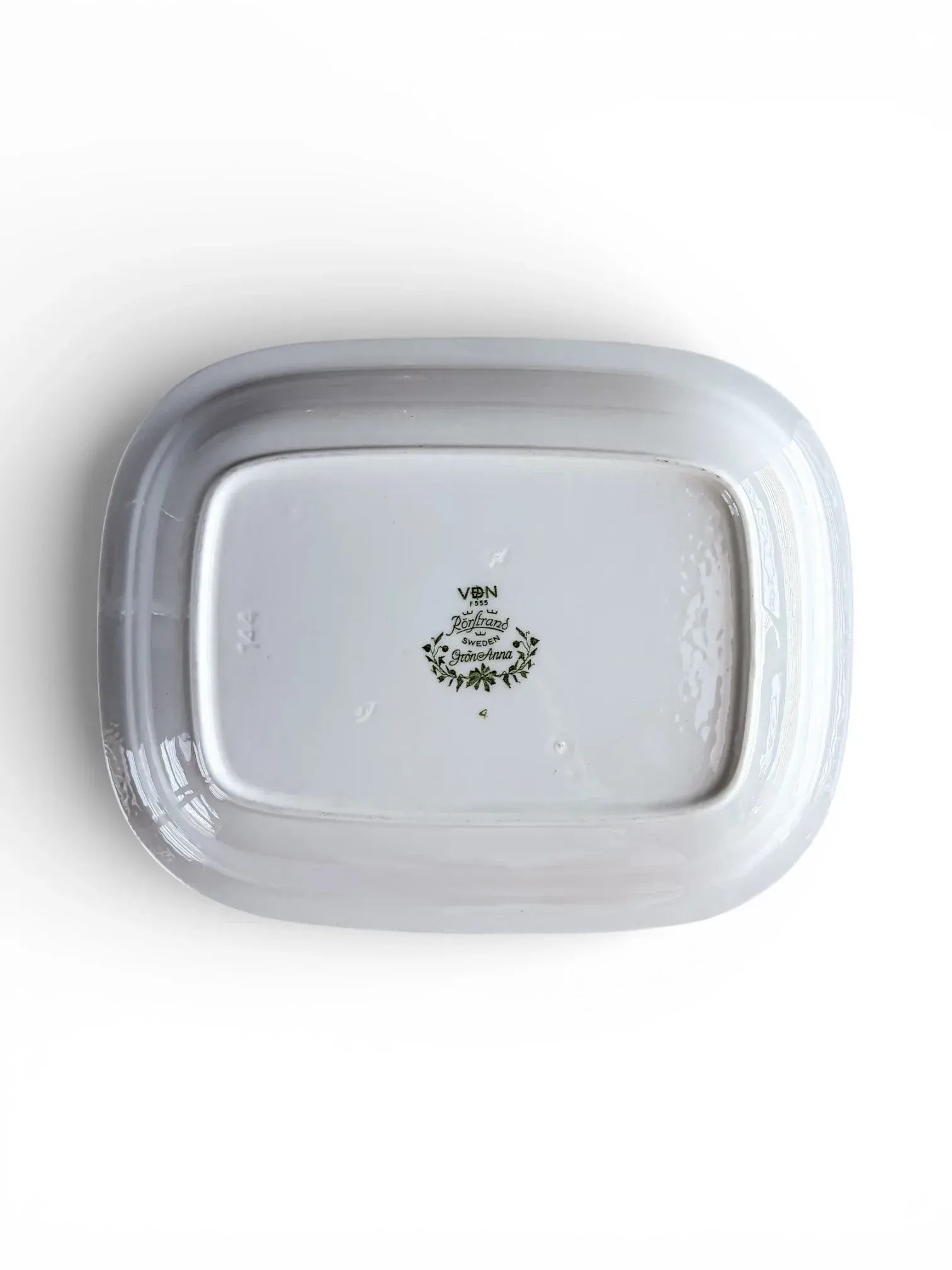 The underside of the Rörstrand Grön Anna dish showing the green "Made in Sweden" backstamp and VDN F555 durability code.