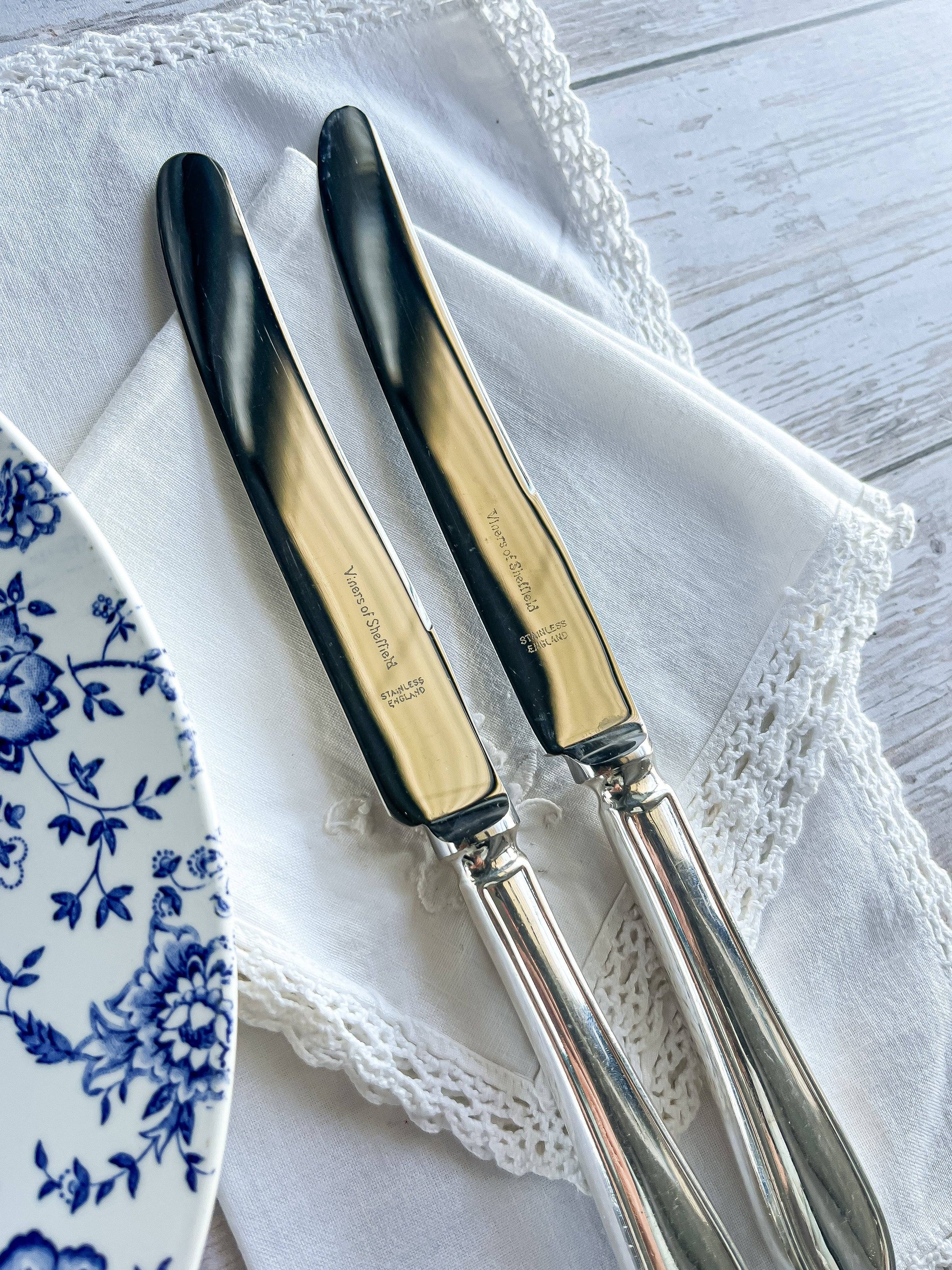 Viners of Sheffield Dinner Knife - Outlined Pattern - SOSC Home