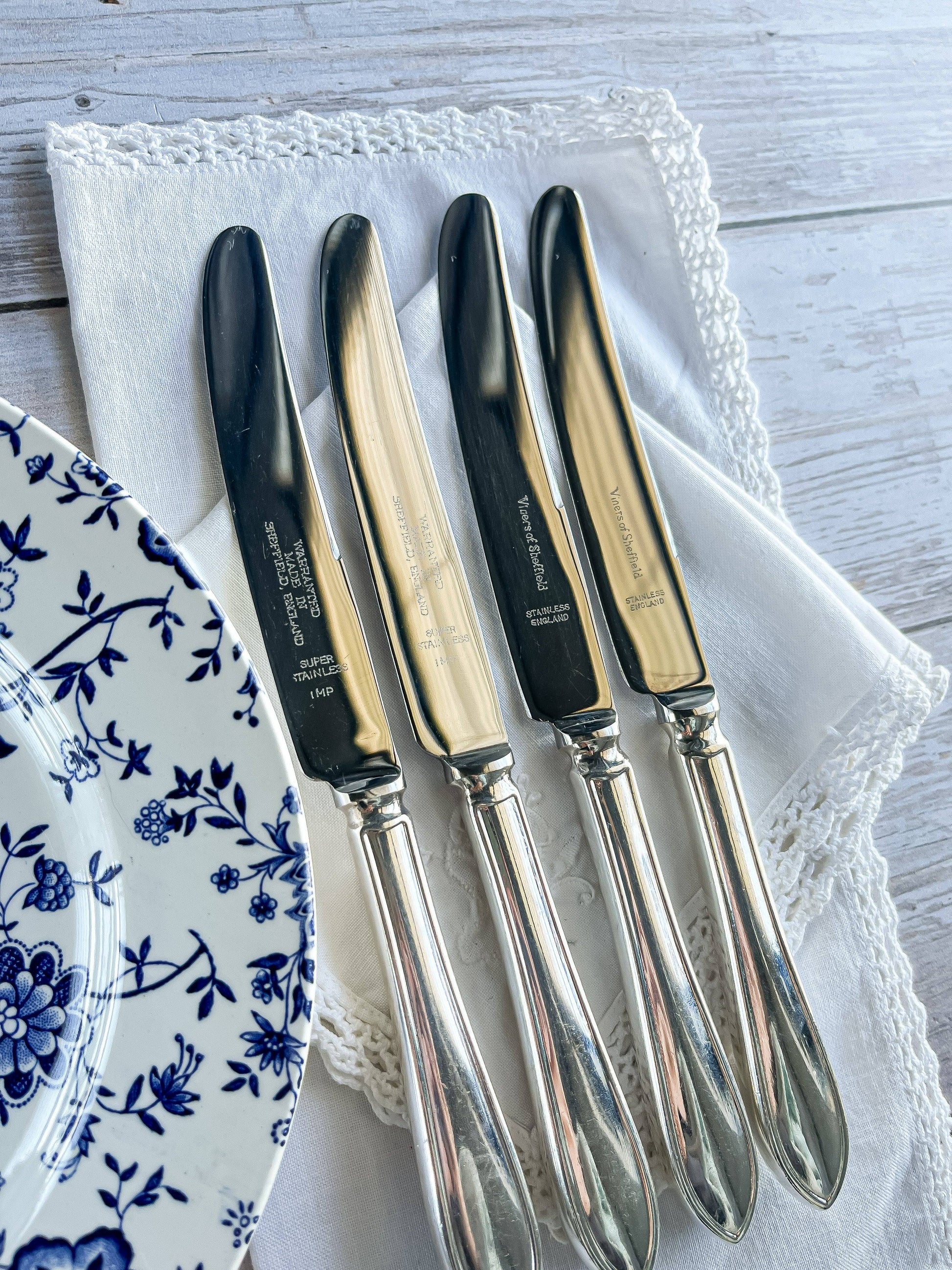 Viners of Sheffield Luncheon Knife - Outlined Pattern - SOSC Home