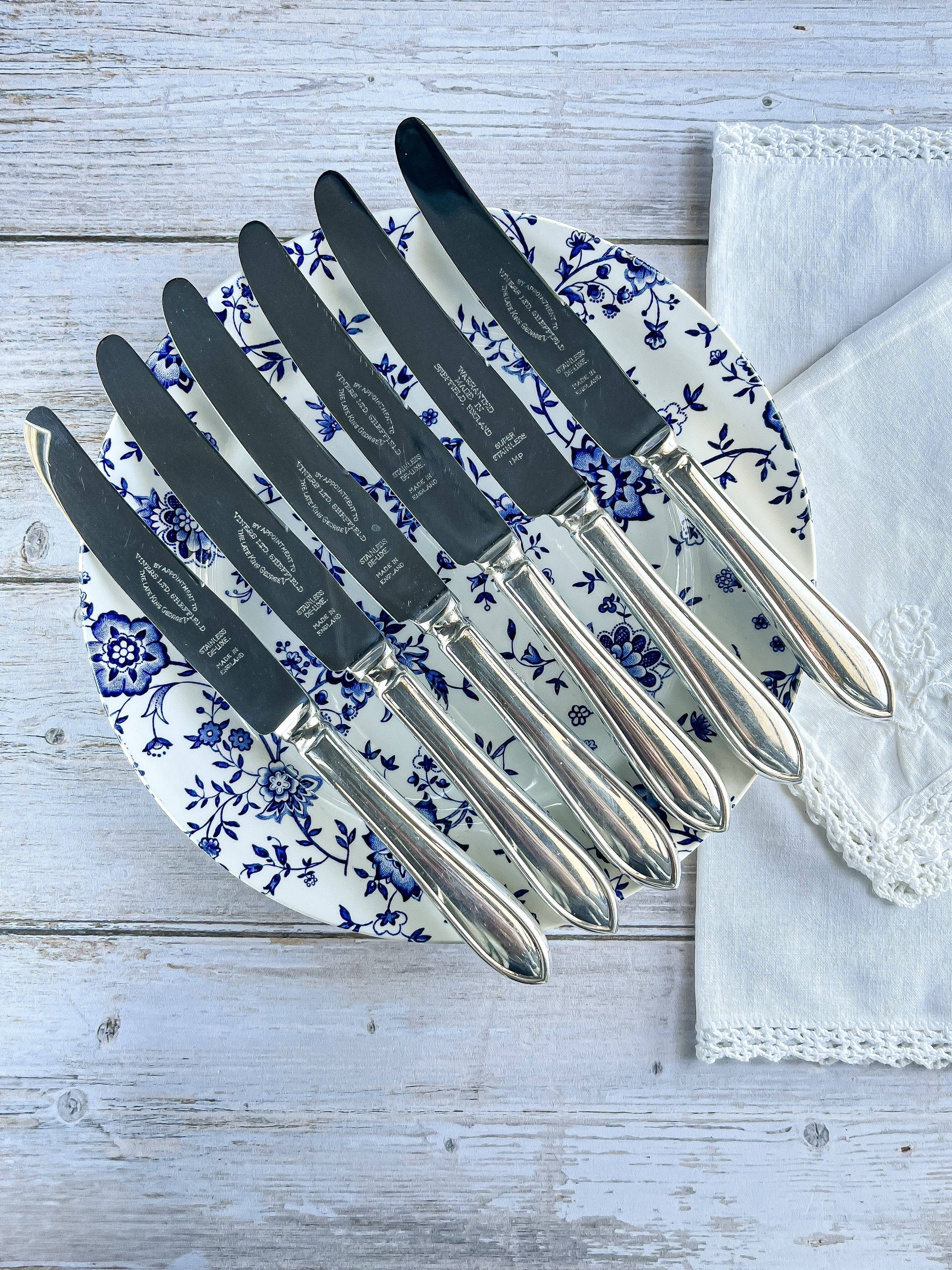 Viners of Sheffield Set of 6 Luncheon Knives - Outlined Pattern - SOSC Home