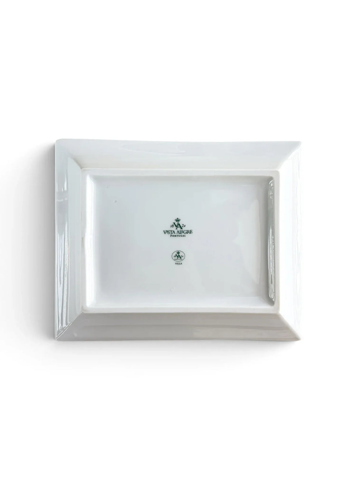 Underside of the Vista Alegre Villa dish showing the green crown VA 1824 Portugal mark and circular VILLA backstamp.