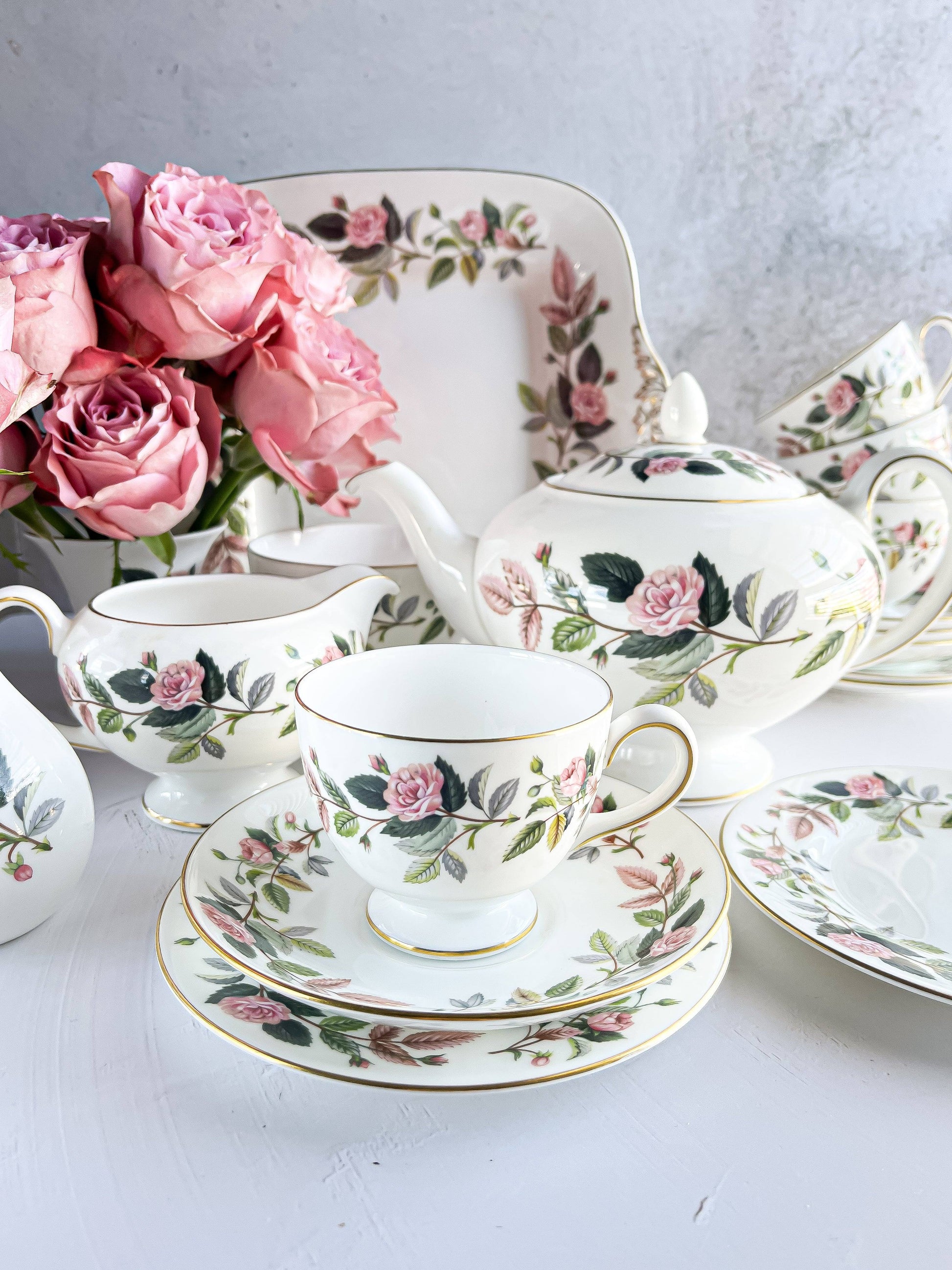 Wedgwood 18-Piece Tea Service 'Hathaway Rose' Collection – SOSC Home