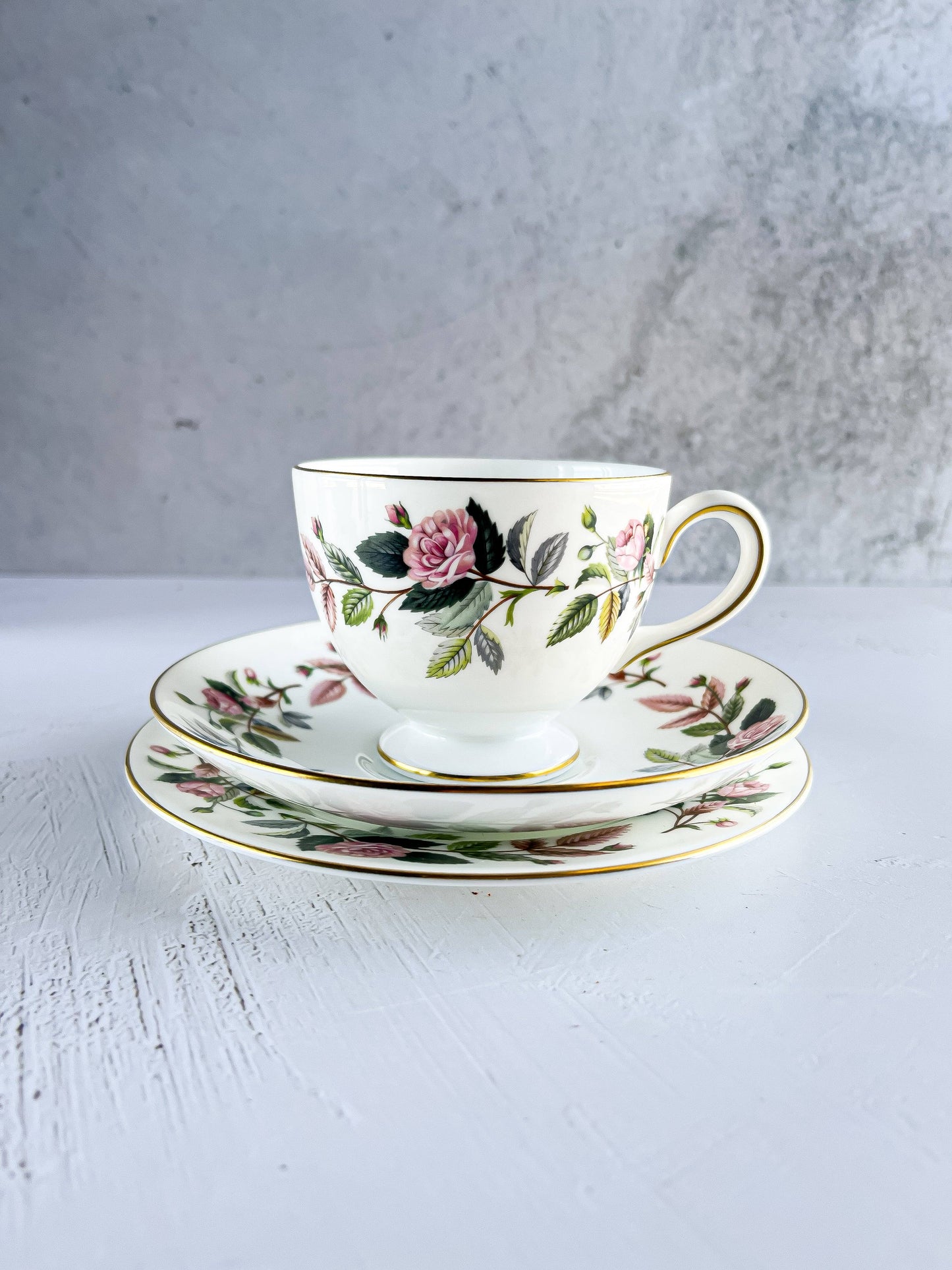 Wedgwood 22-Piece Tea Service - 'Hathaway Rose' Collection - SOSC Home