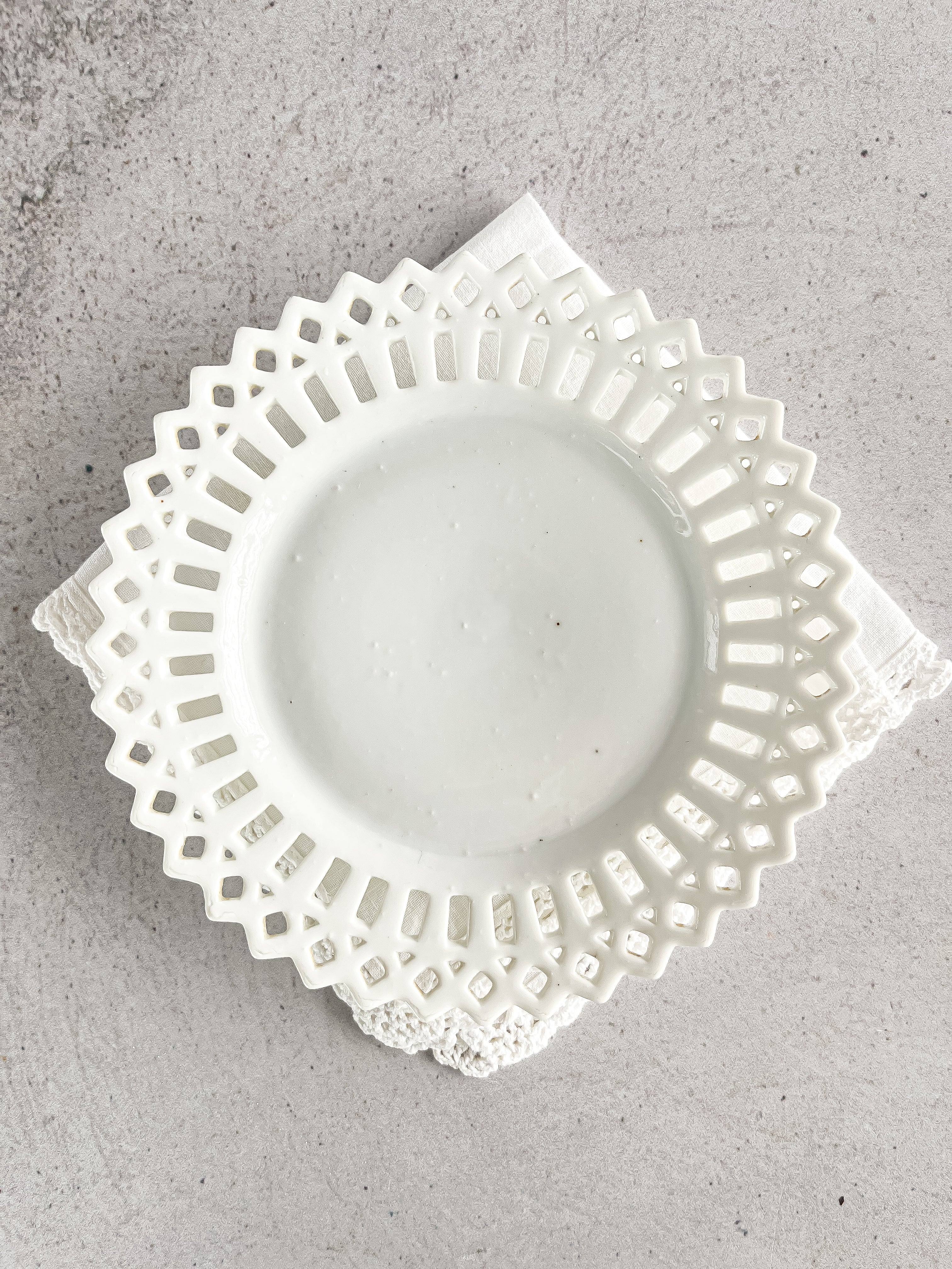 Top Ribbon Plate White Ribbon Plate with Intricate Lattice Design – SOSC Home